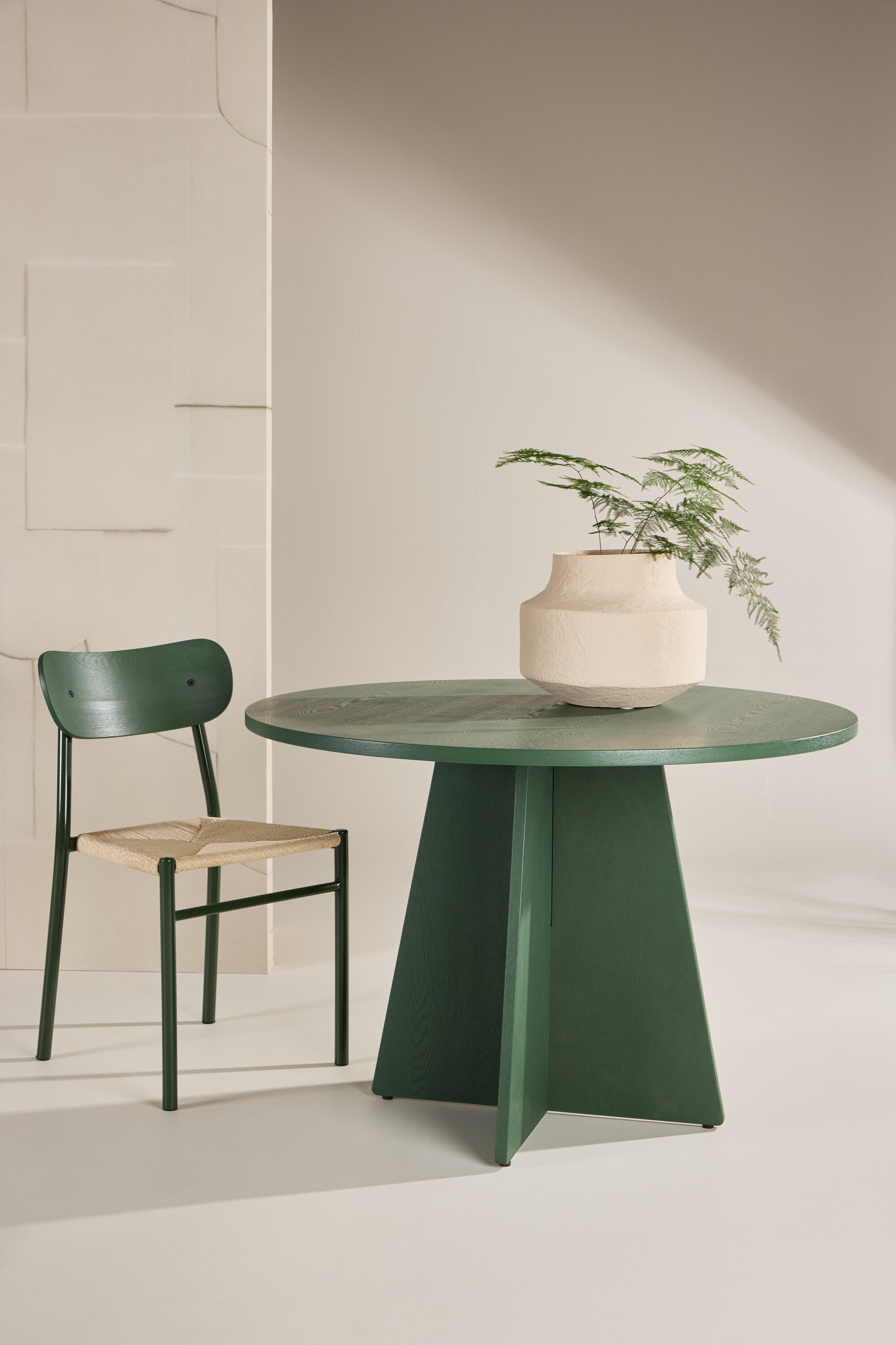 deLOHN Bootcut Kerek étkezőasztal