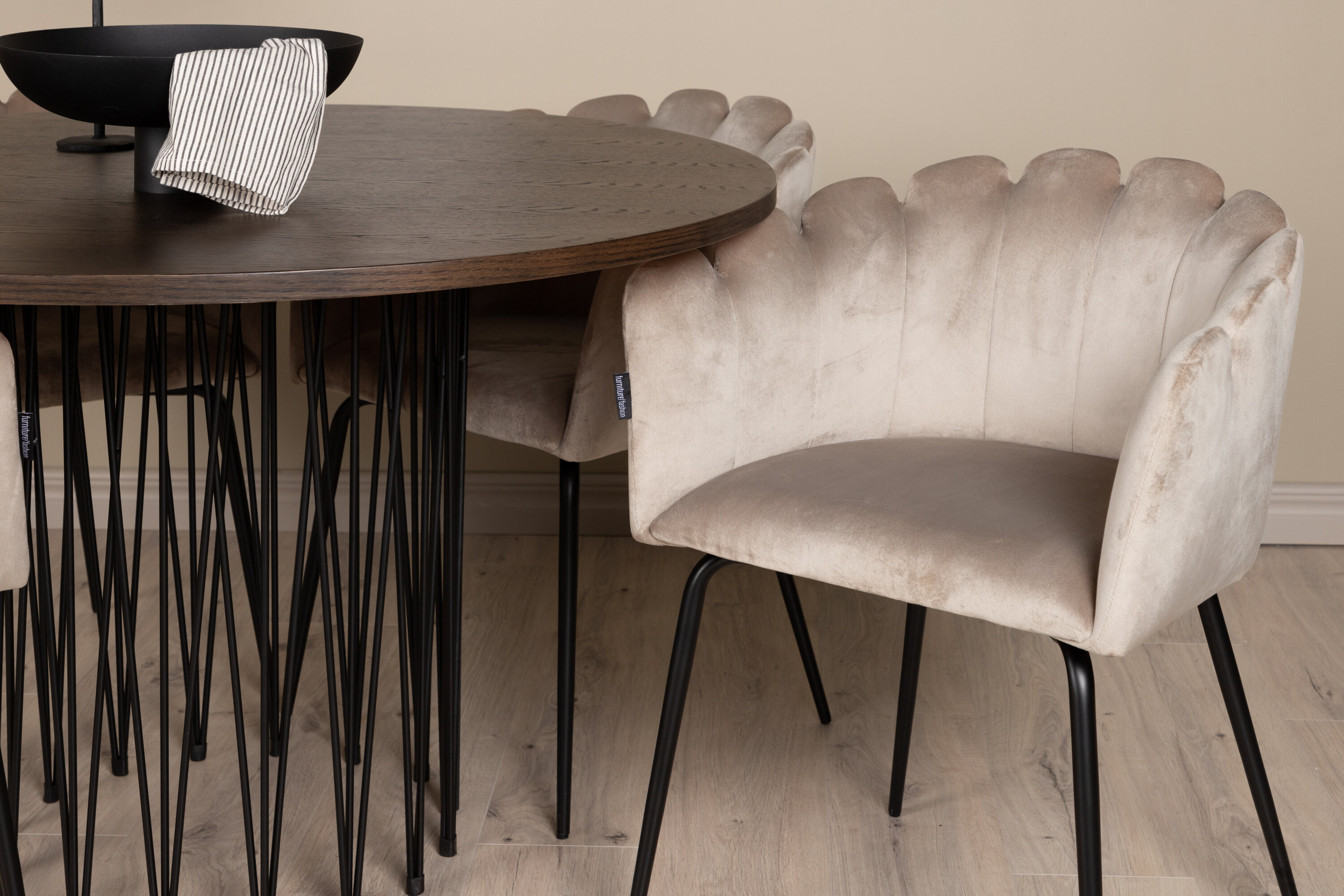 deLOHN Stone round, Limhamn Kör alakú étkezőgarnitúra