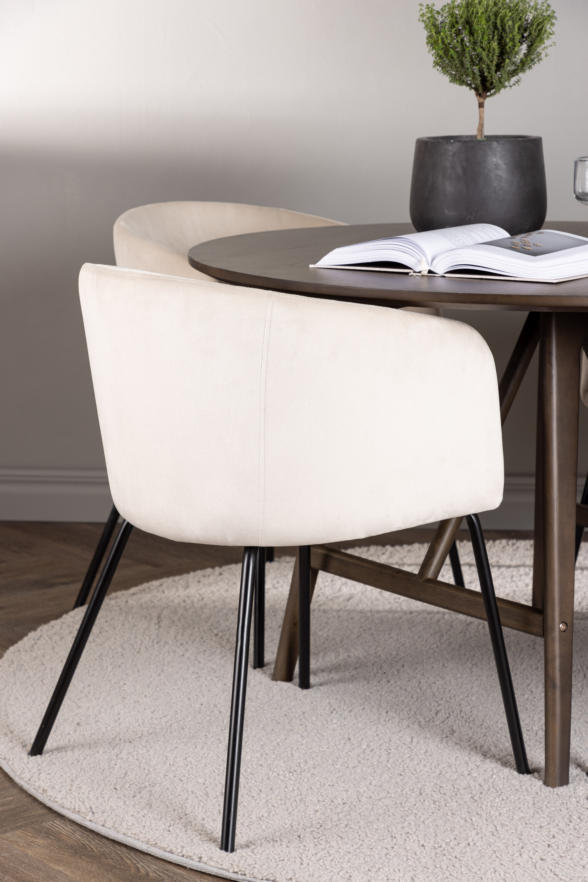 deLOHN Berit Kör alakú étkezőgarnitúra