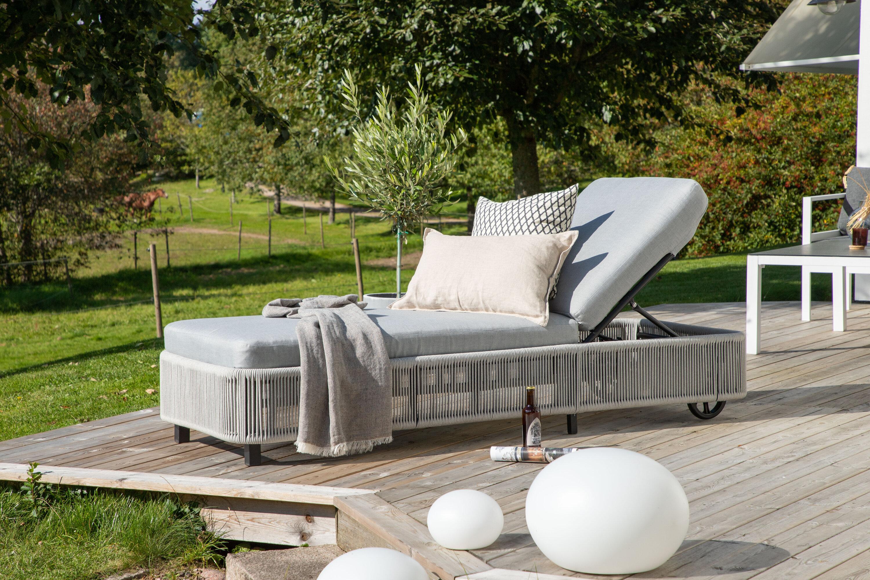 deLOHN Virya Napozóágy