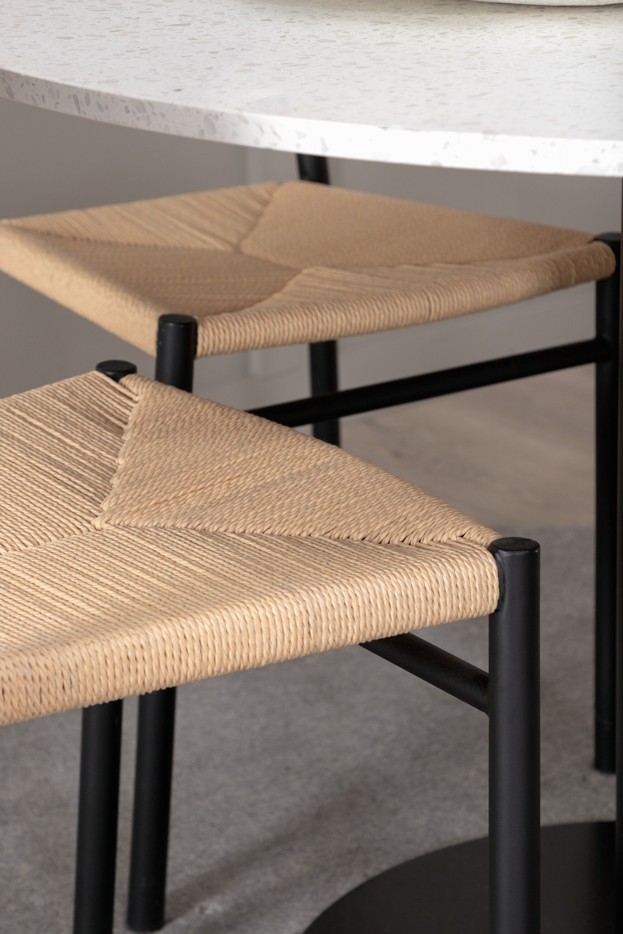 deLOHN Polly, Razzia Kör alakú étkezőgarnitúra