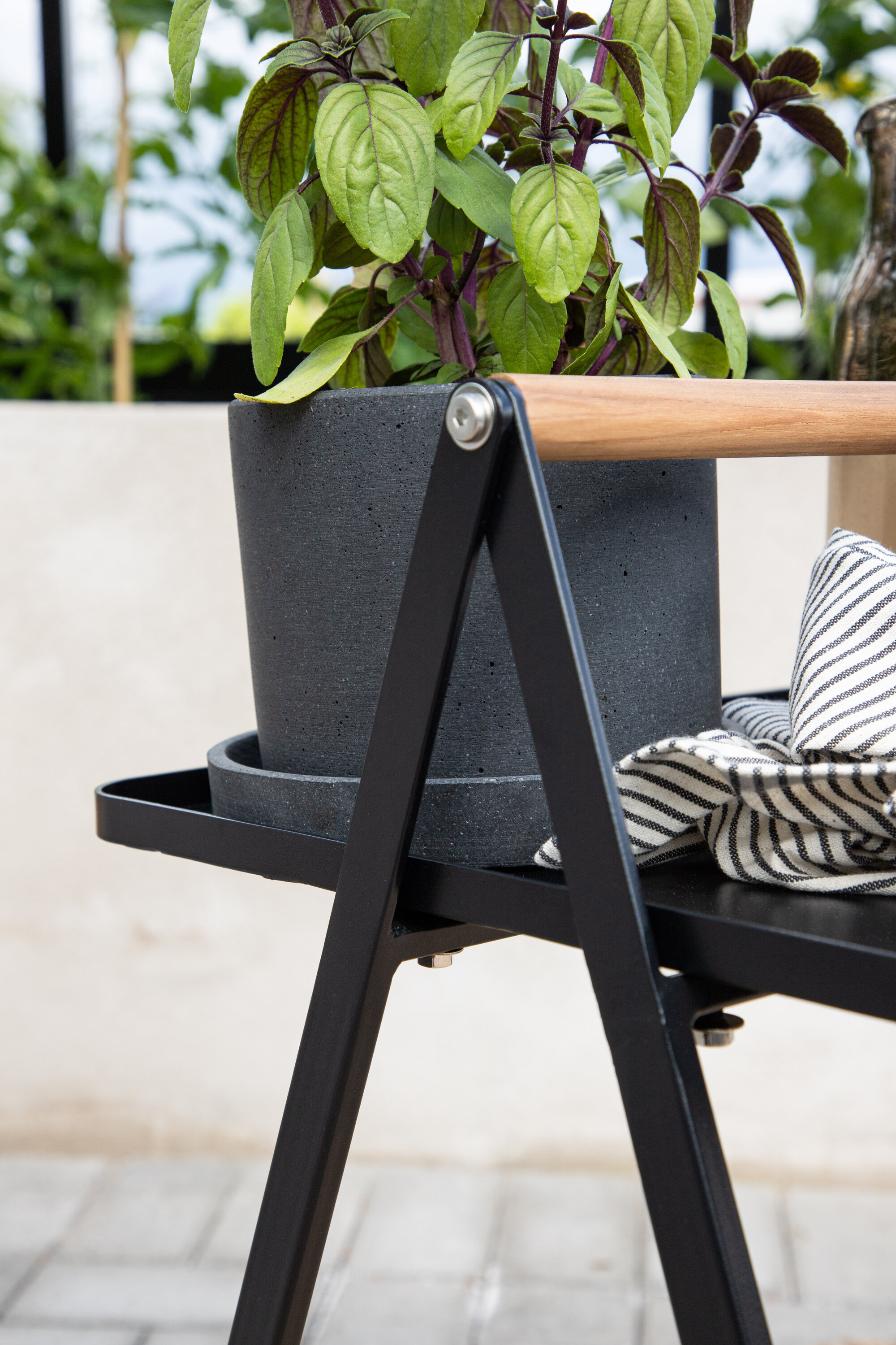 deLOHN Clarin Kisasztal