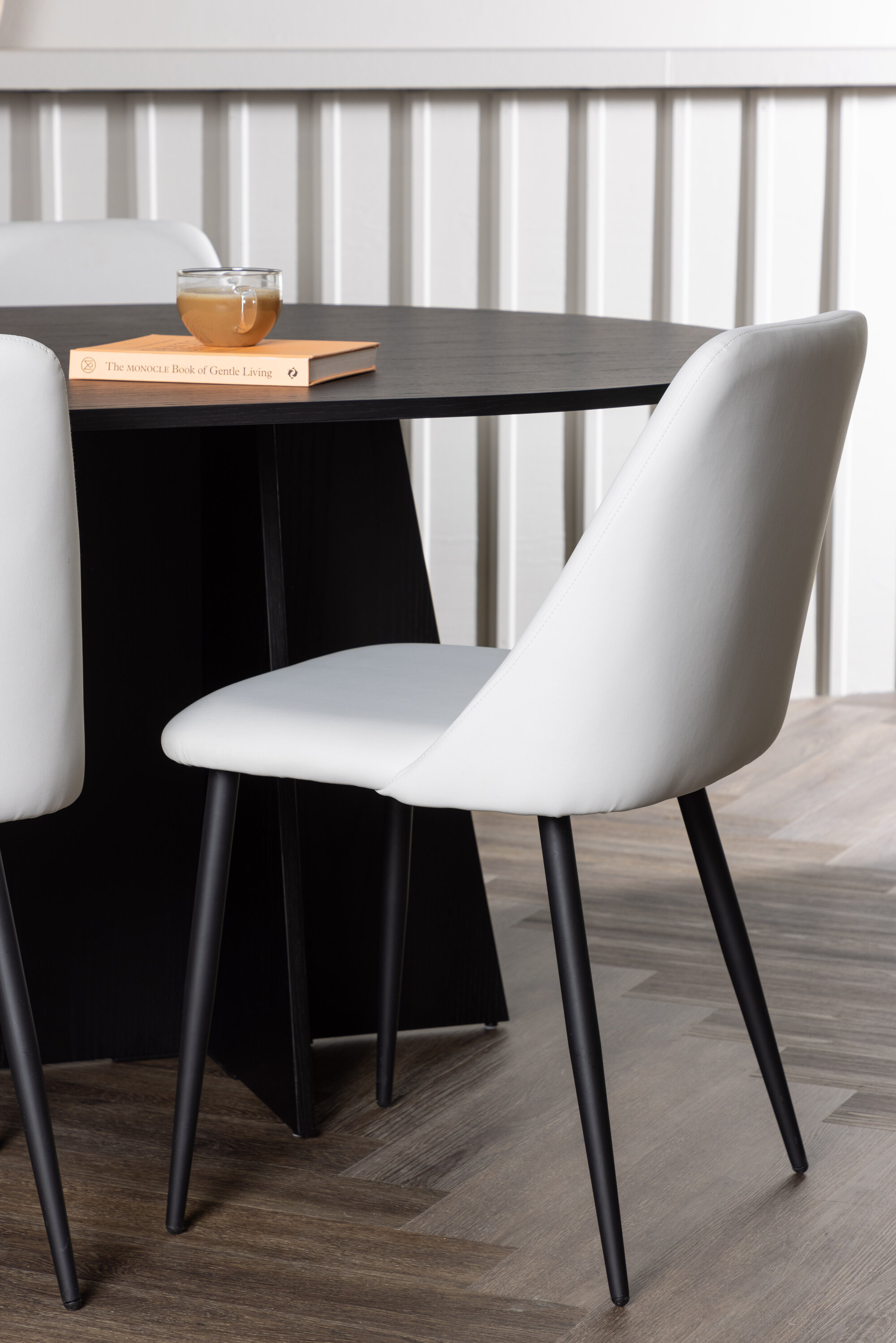 deLOHN Night Ovális étkezőgarnitúra