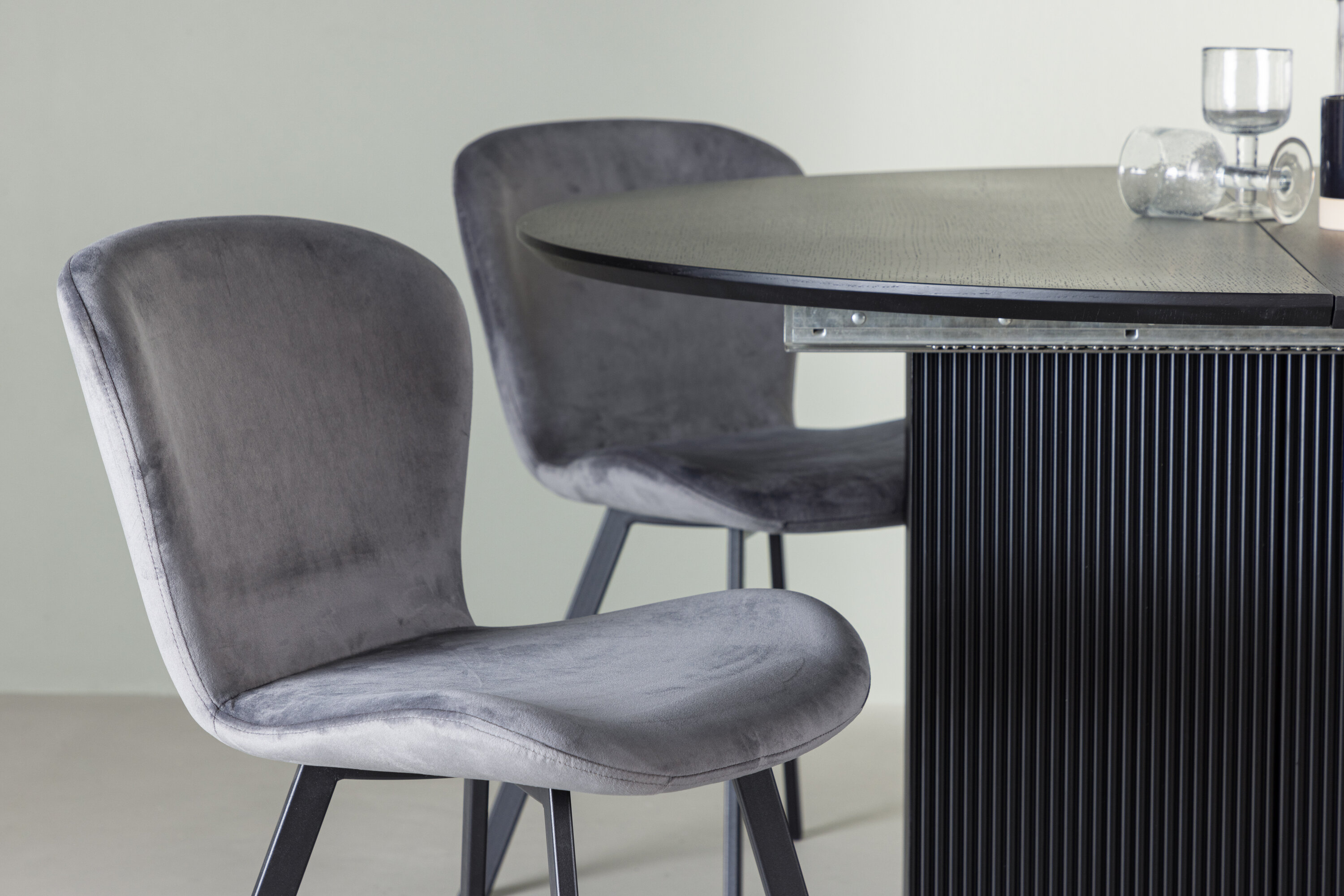 deLOHN Lilja Kör alakú étkezőgarnitúra deLOHN Lilja Kör alakú étkezőgarnitúra