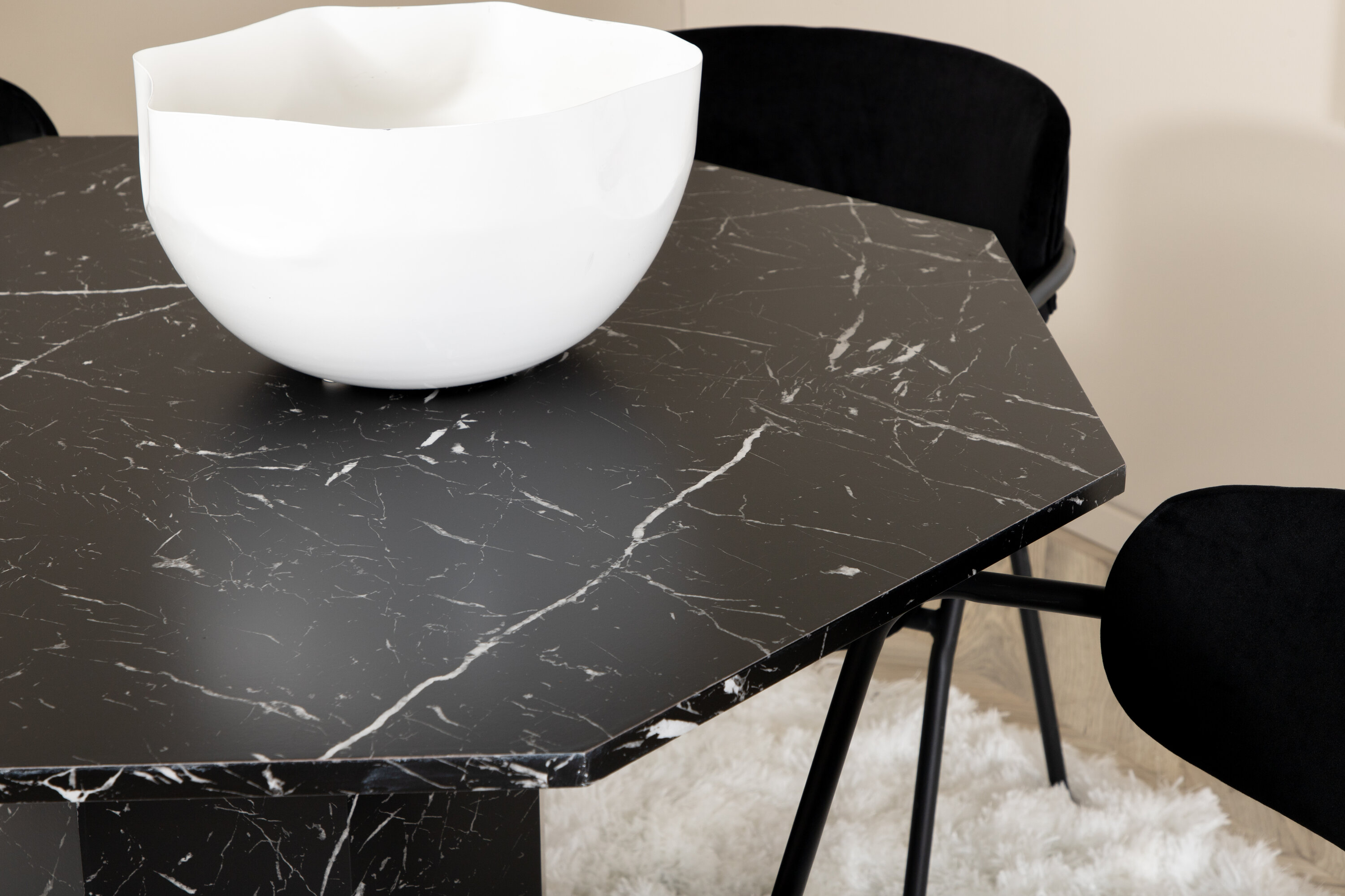 deLOHN Marbs, Arrow Kör alakú étkezőgarnitúra