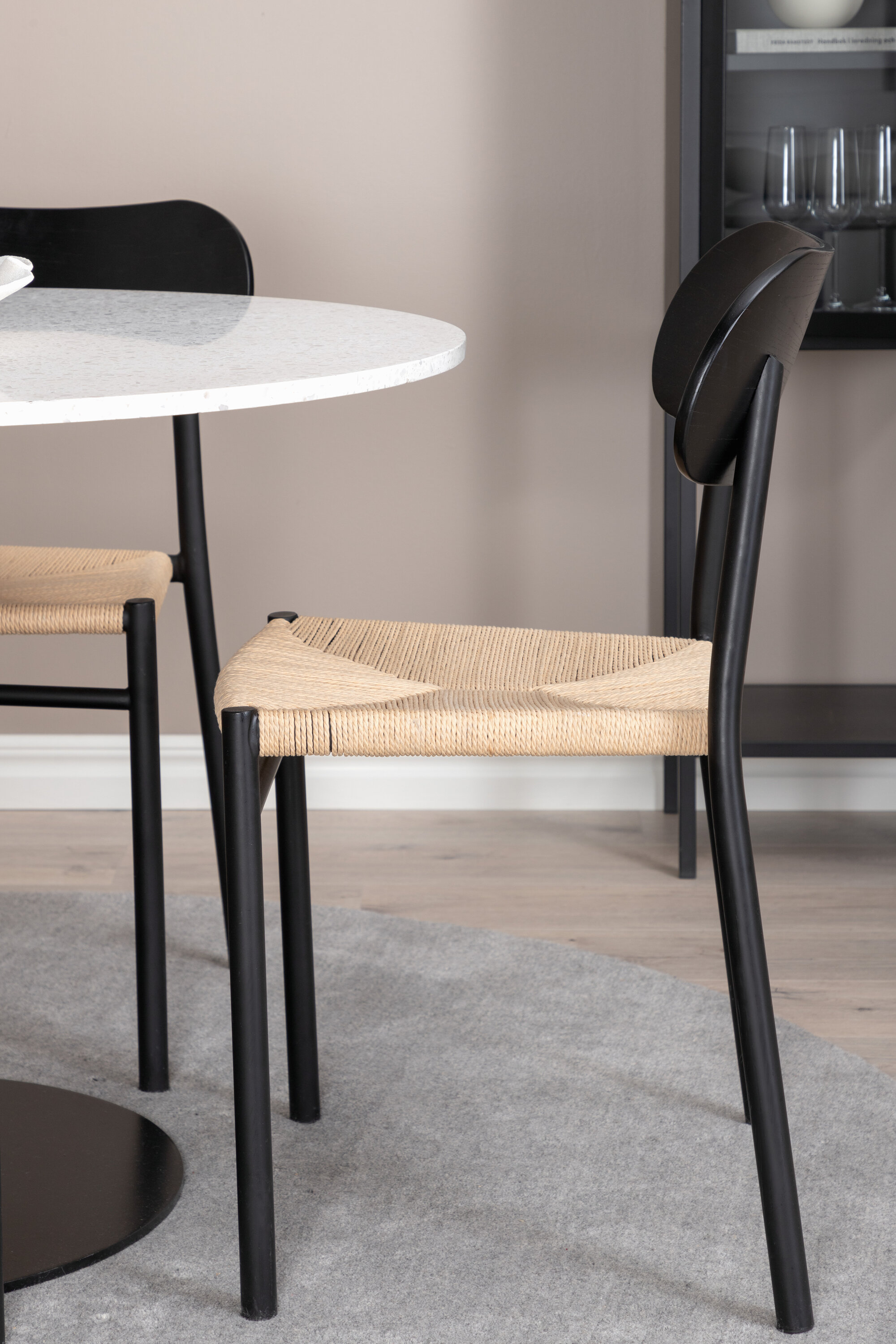 deLOHN Polly, Razzia Kör alakú étkezőgarnitúra