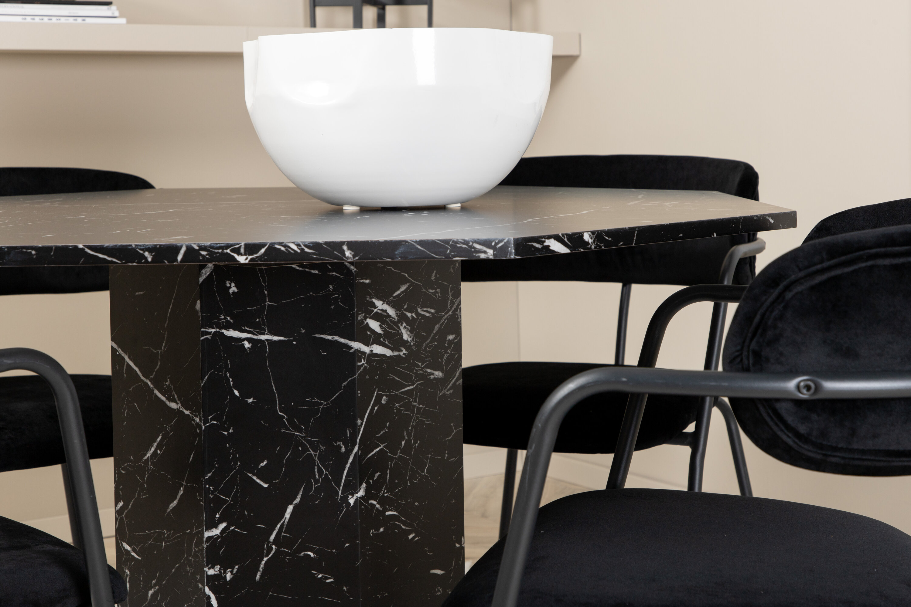 deLOHN Marbs, Arrow Kör alakú étkezőgarnitúra