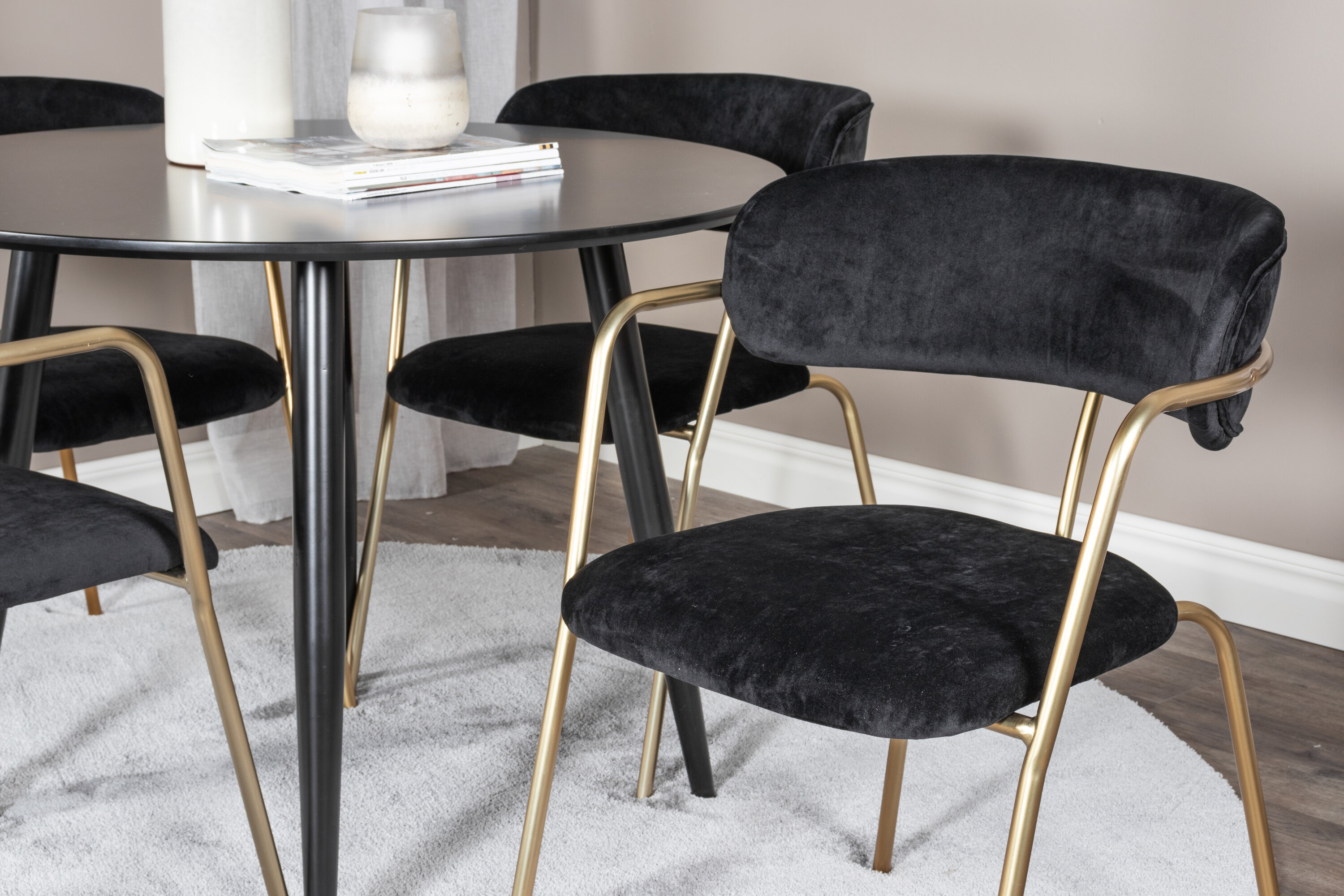 deLOHN Arrow, Plaza Kör alakú étkezőgarnitúra