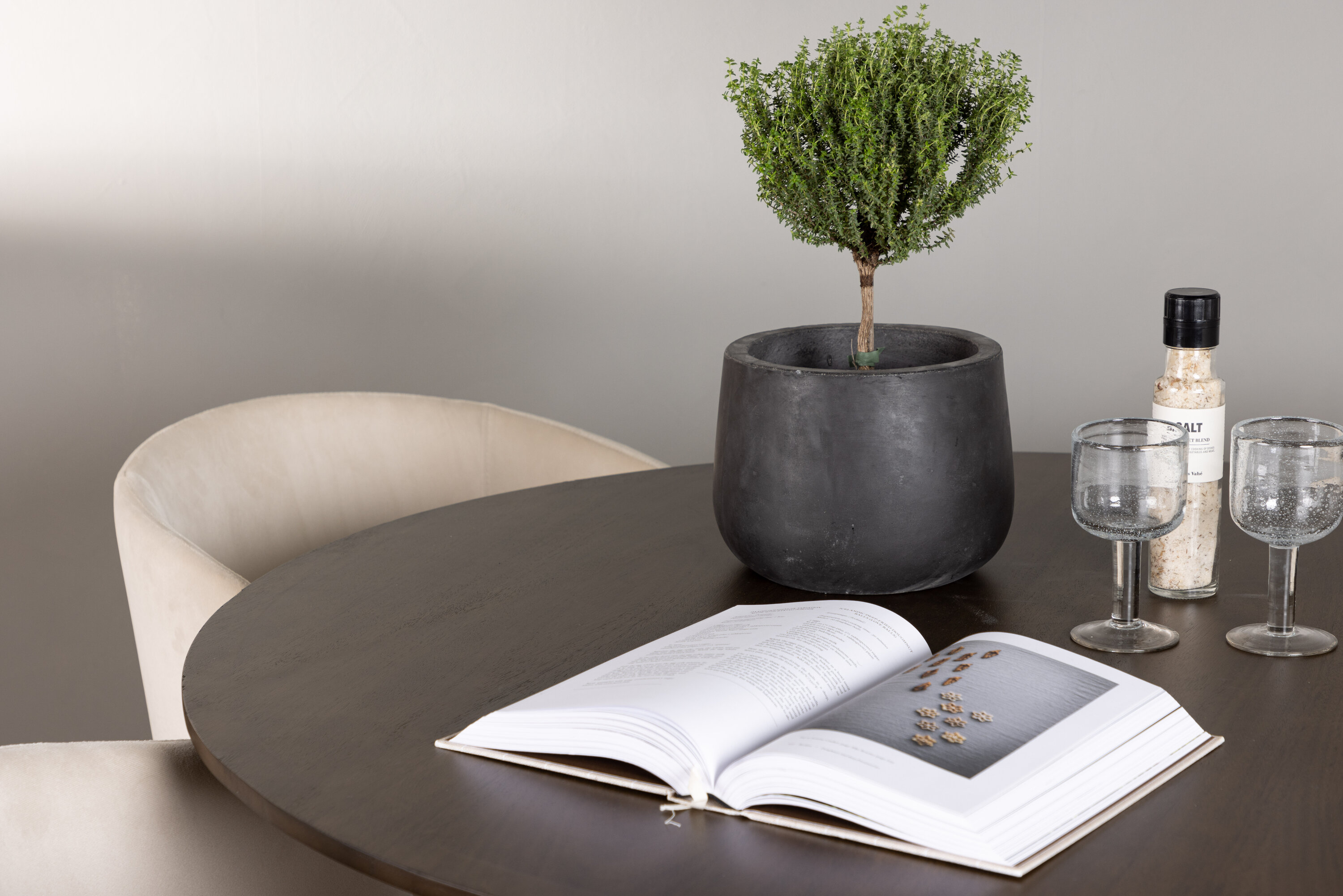 deLOHN Berit Kör alakú étkezőgarnitúra