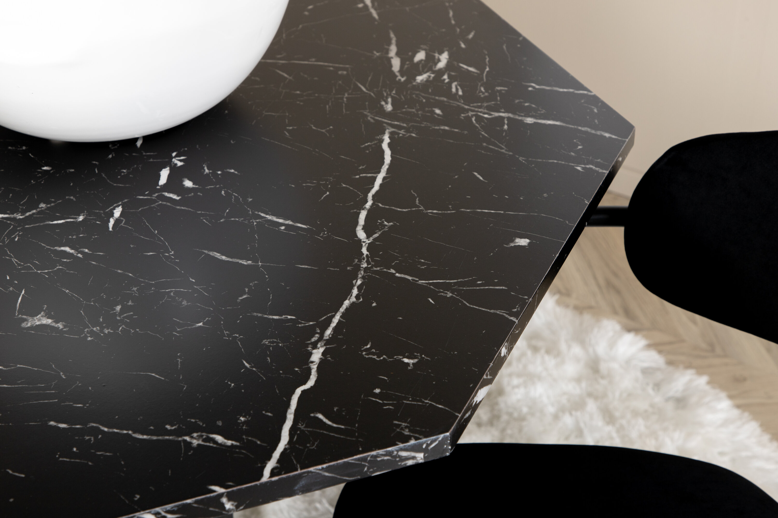 deLOHN Marbs, Arrow Kör alakú étkezőgarnitúra