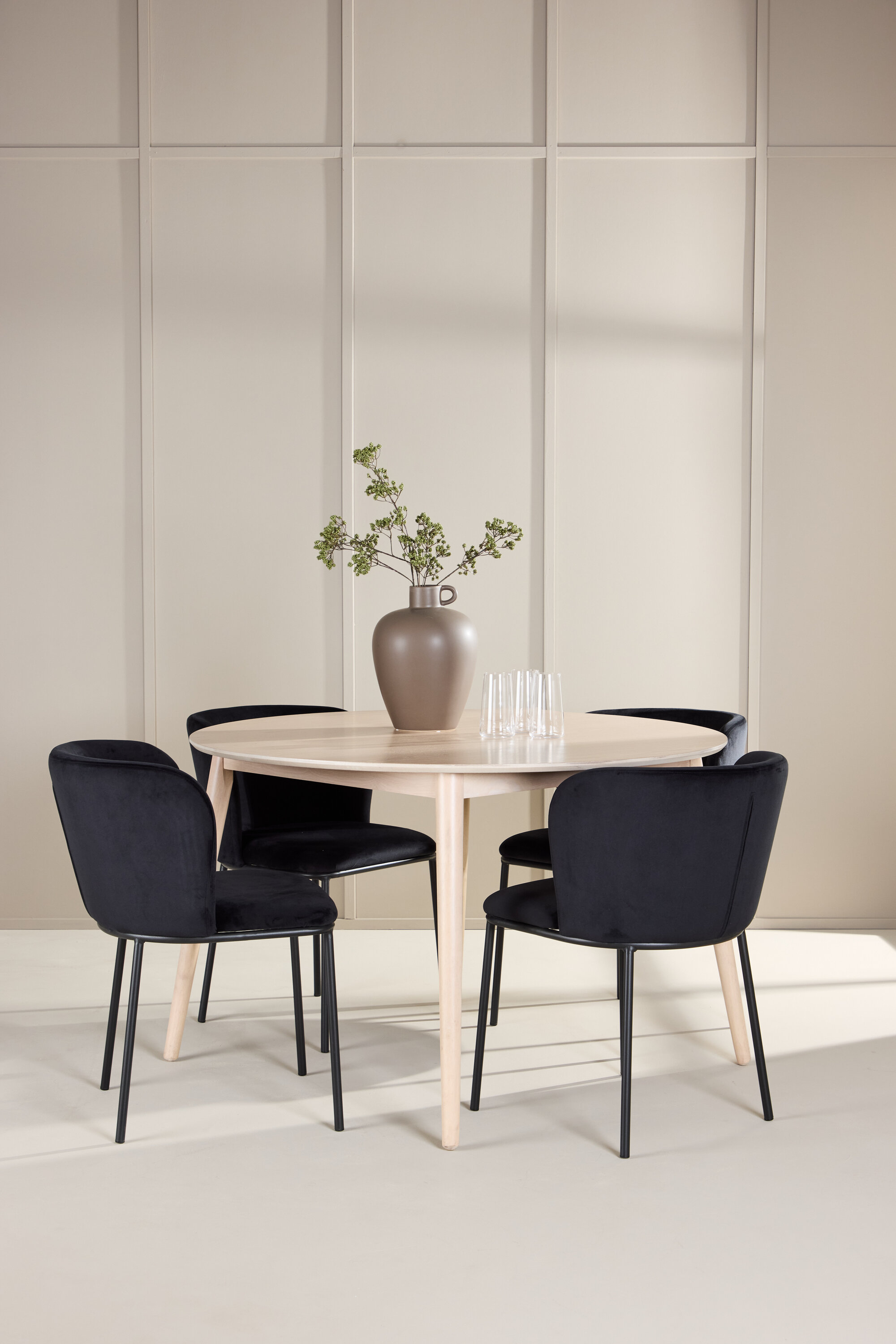 deLOHN Flora, Edina Kör alakú étkezőgarnitúra