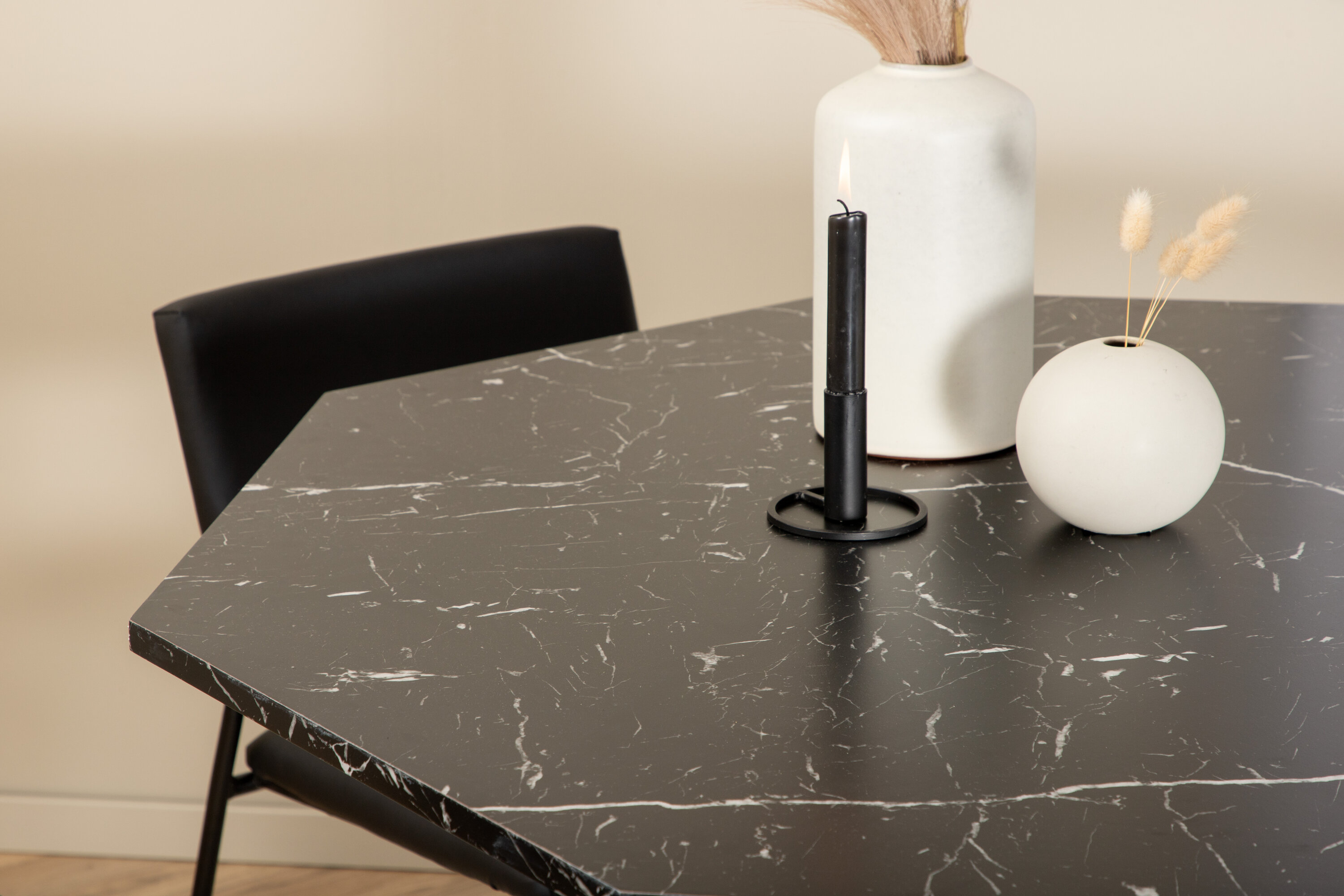 deLOHN Marbs, Kenth Kör alakú étkezőgarnitúra