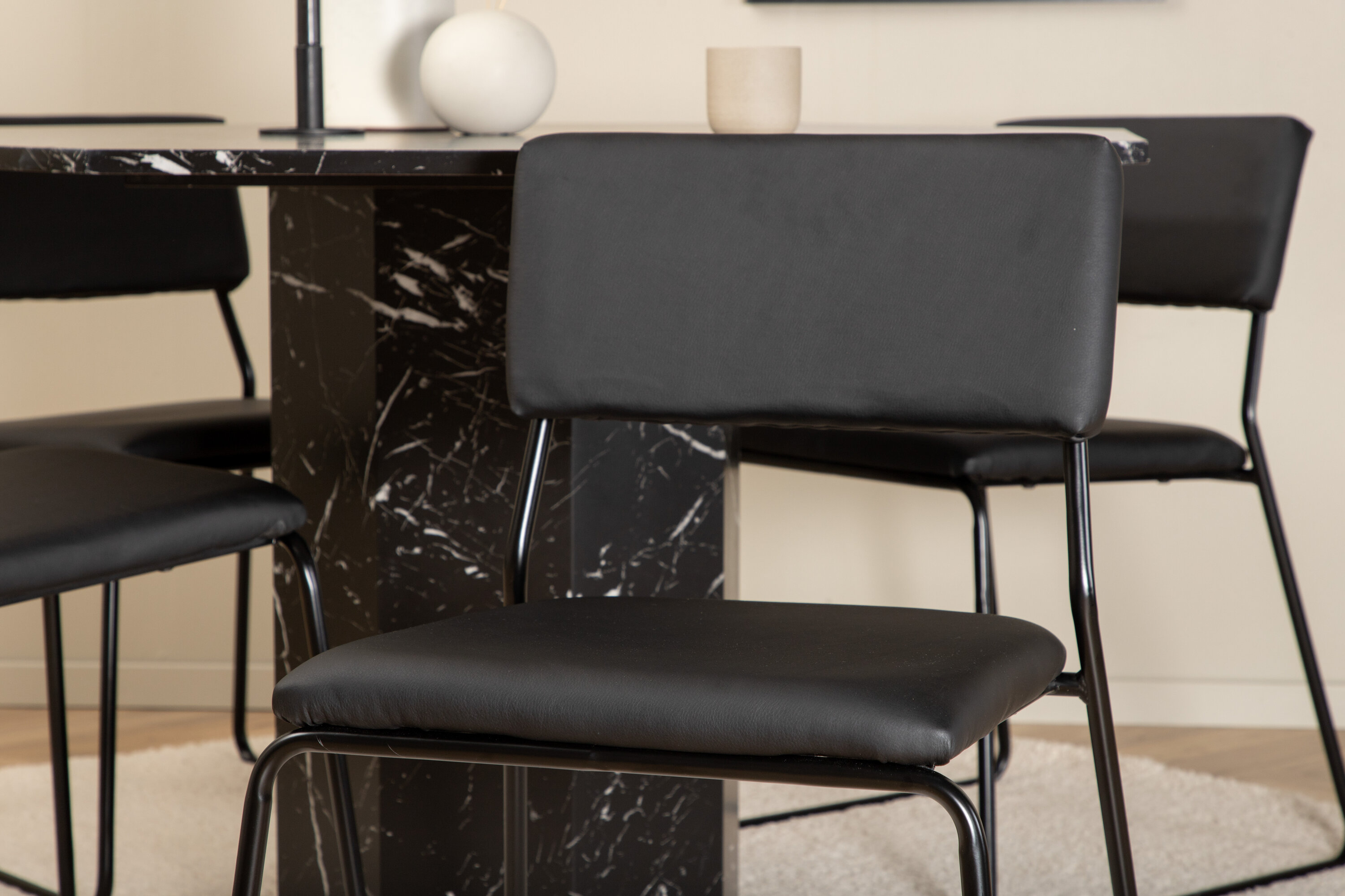 deLOHN Marbs, Kenth Kör alakú étkezőgarnitúra