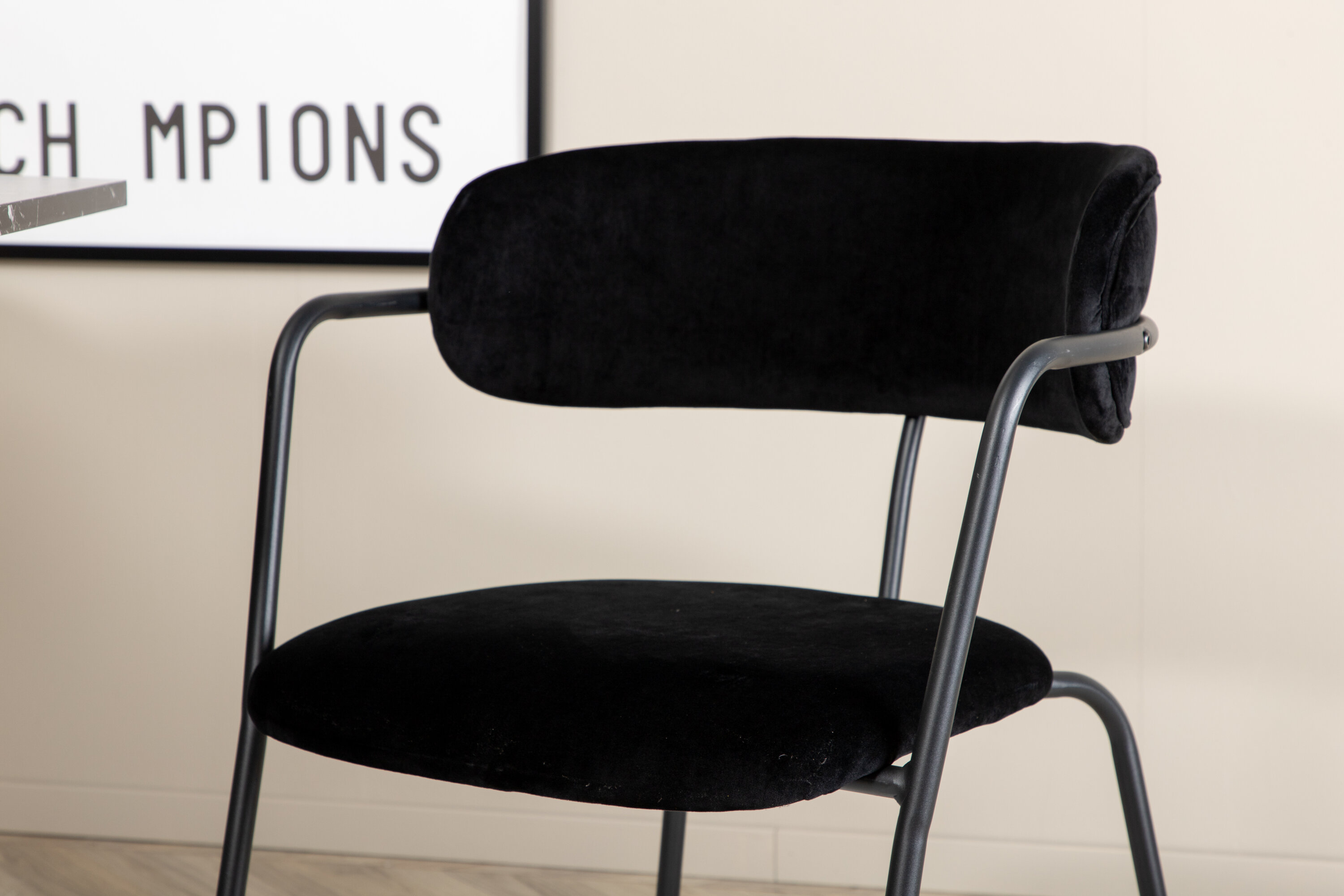 deLOHN Marbs, Arrow Kör alakú étkezőgarnitúra