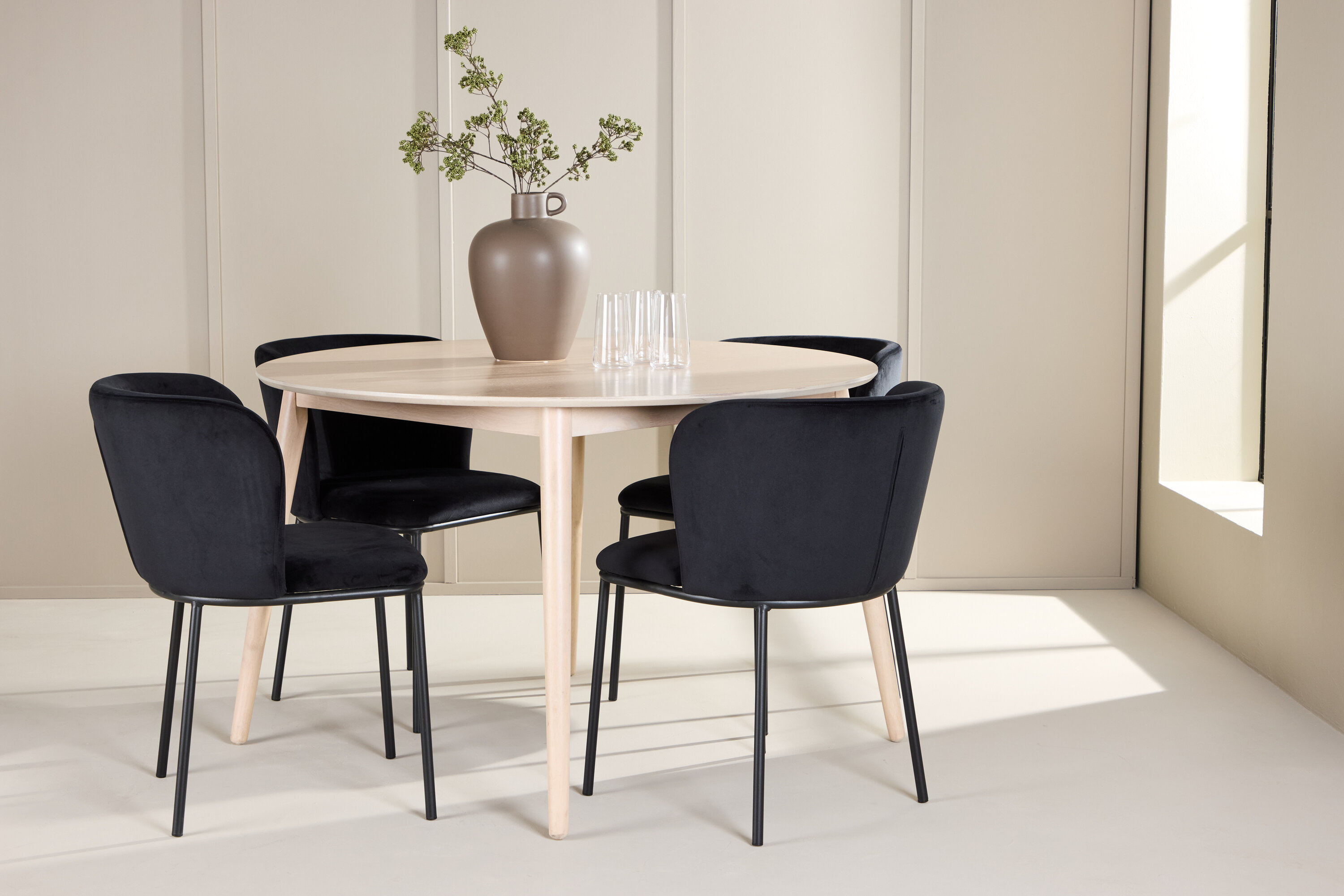 deLOHN Flora, Edina Kör alakú étkezőgarnitúra