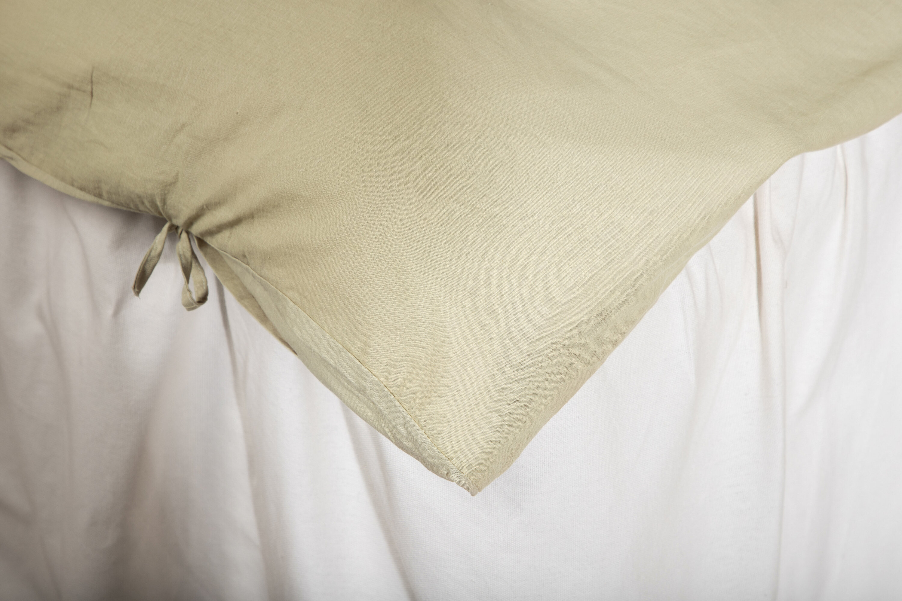 deLOHN Jenna Ágynemű