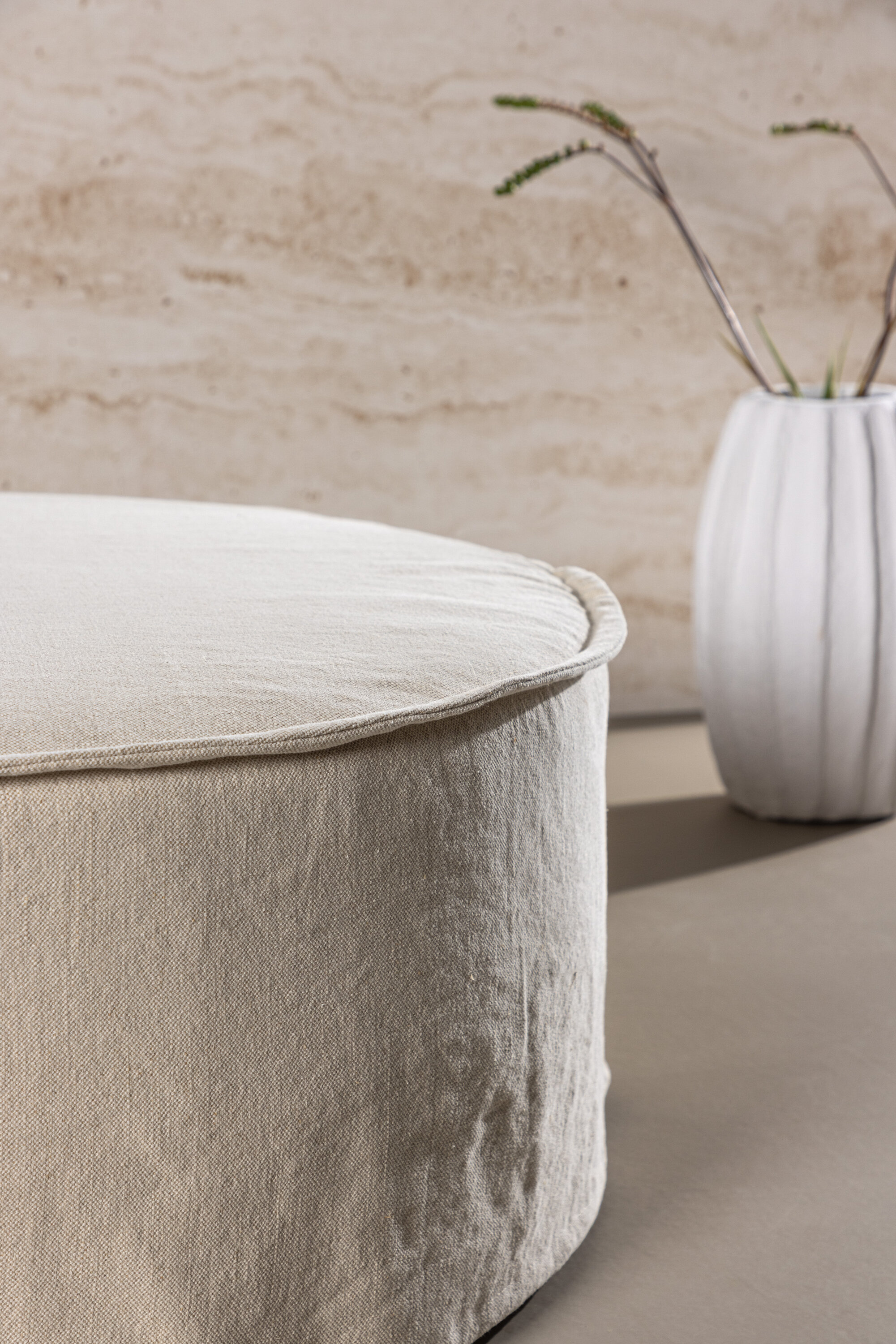 deLOHN Vindö Lábtartós puff