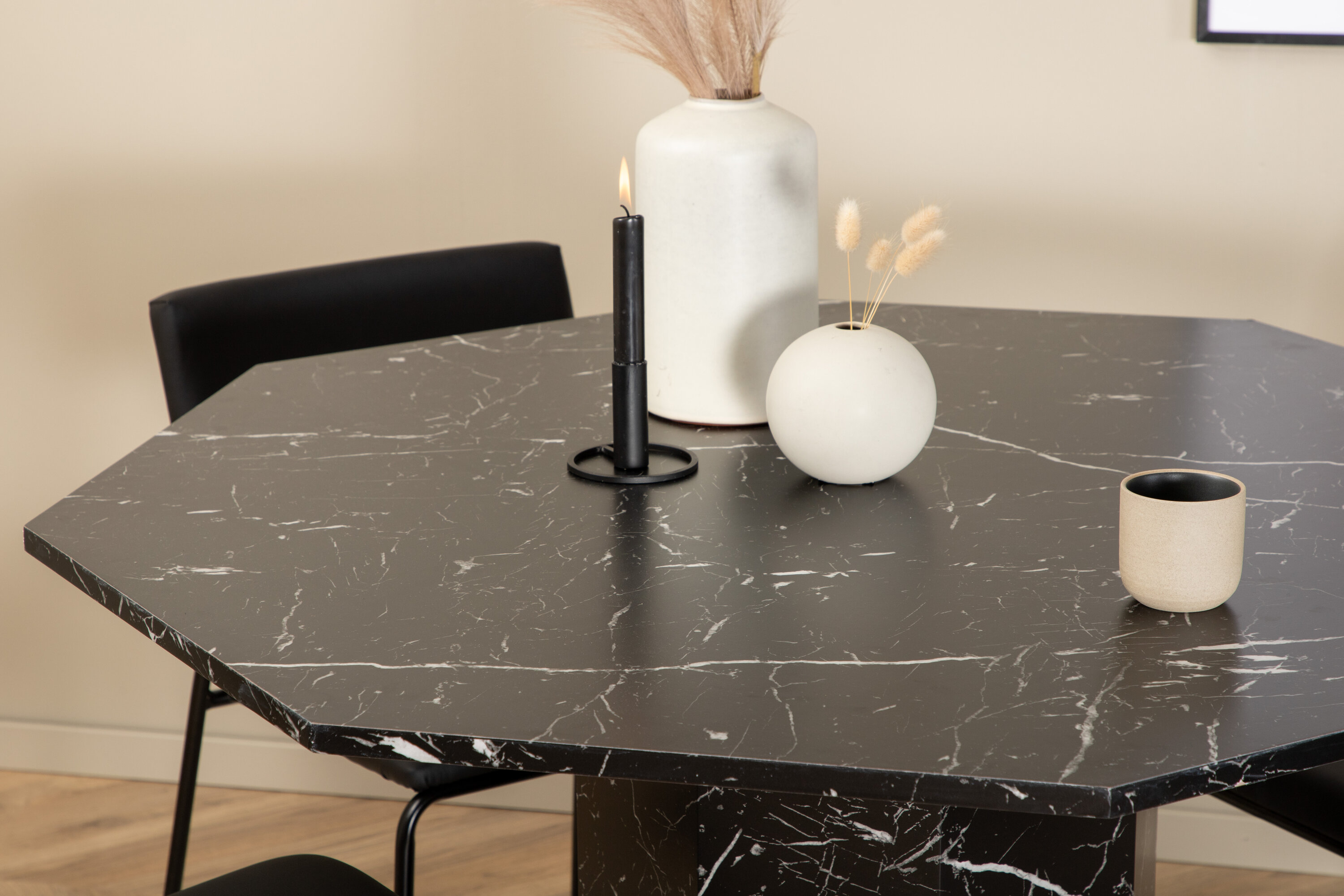 deLOHN Marbs, Kenth Kör alakú étkezőgarnitúra