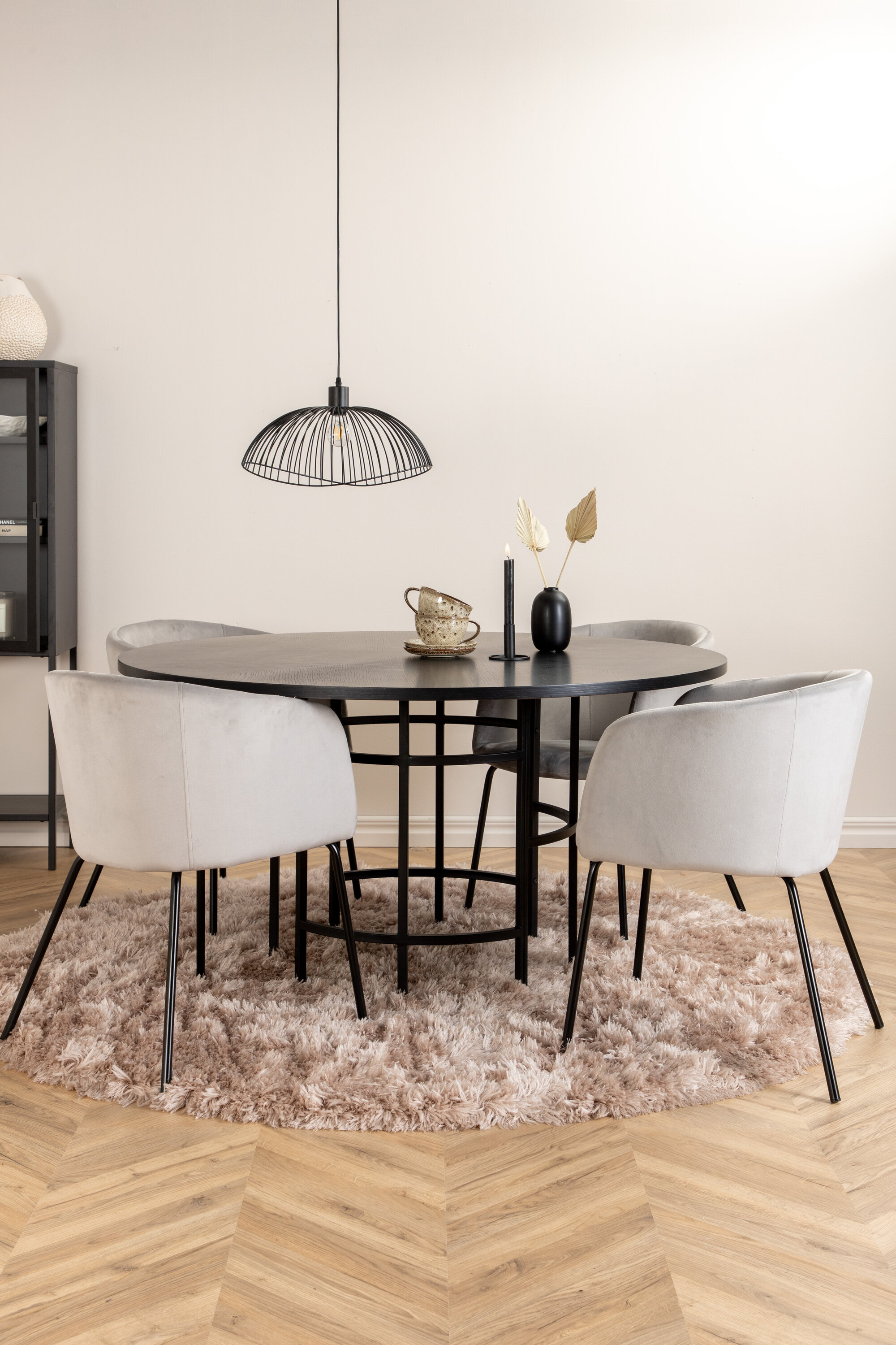 deLOHN Copenhagen, Berit Kör alakú étkezőgarnitúra deLOHN Copenhagen, Berit Kör alakú étkezőgarnitúra