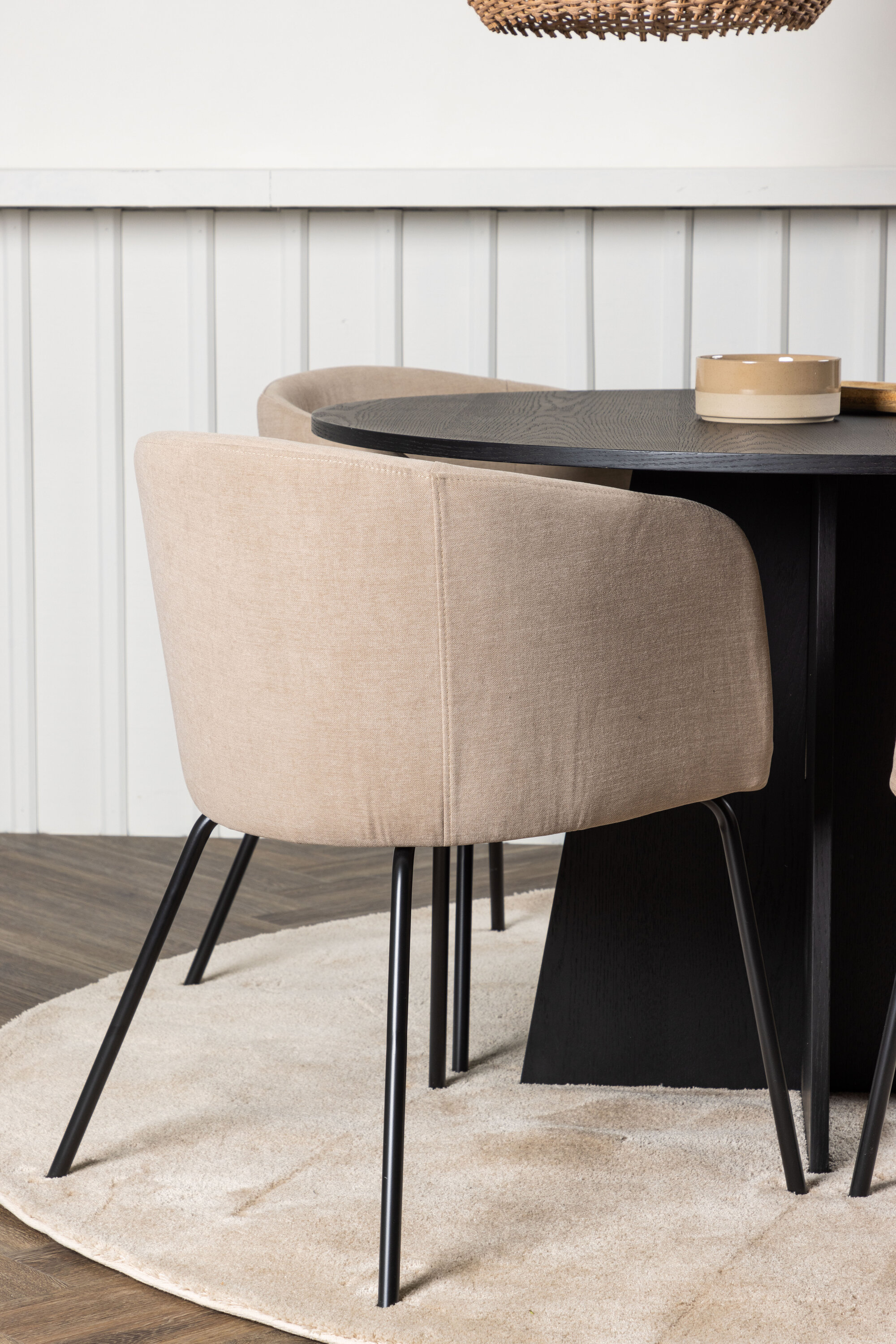 deLOHN Bootcut Round, Berit Kör alakú étkezőgarnitúra