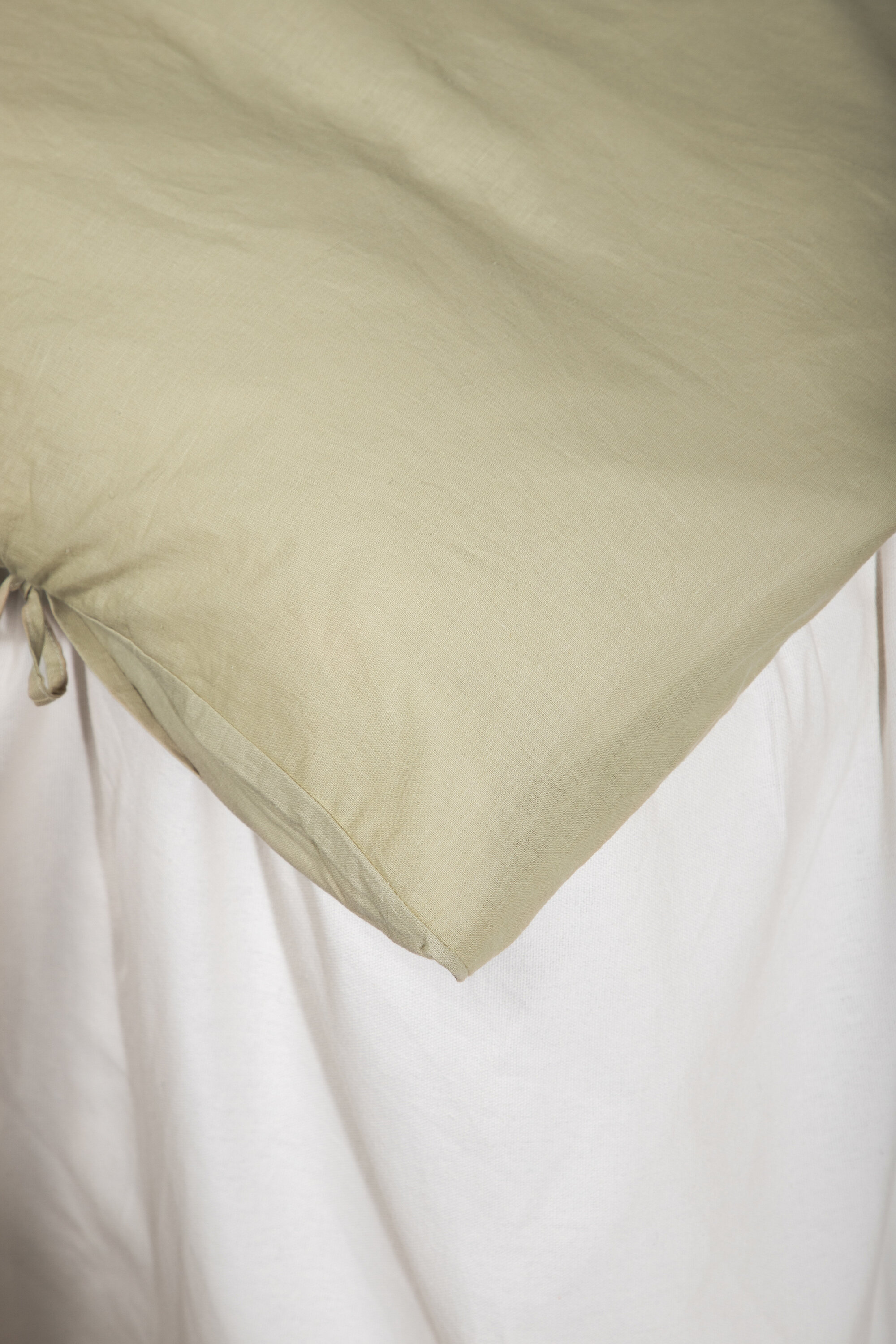 deLOHN Jenna Ágynemű