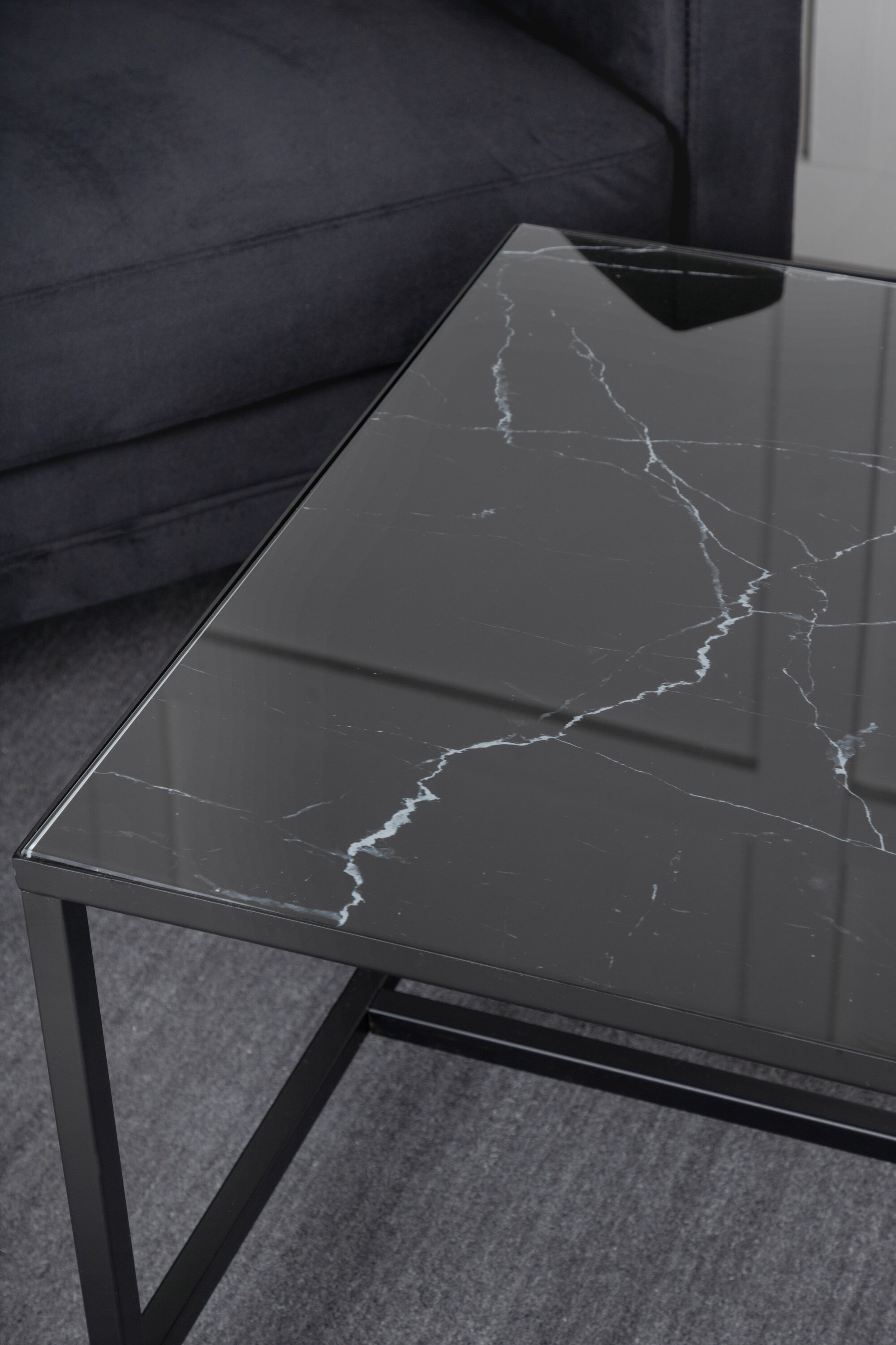 deLOHN Dipp Dohányzóasztal