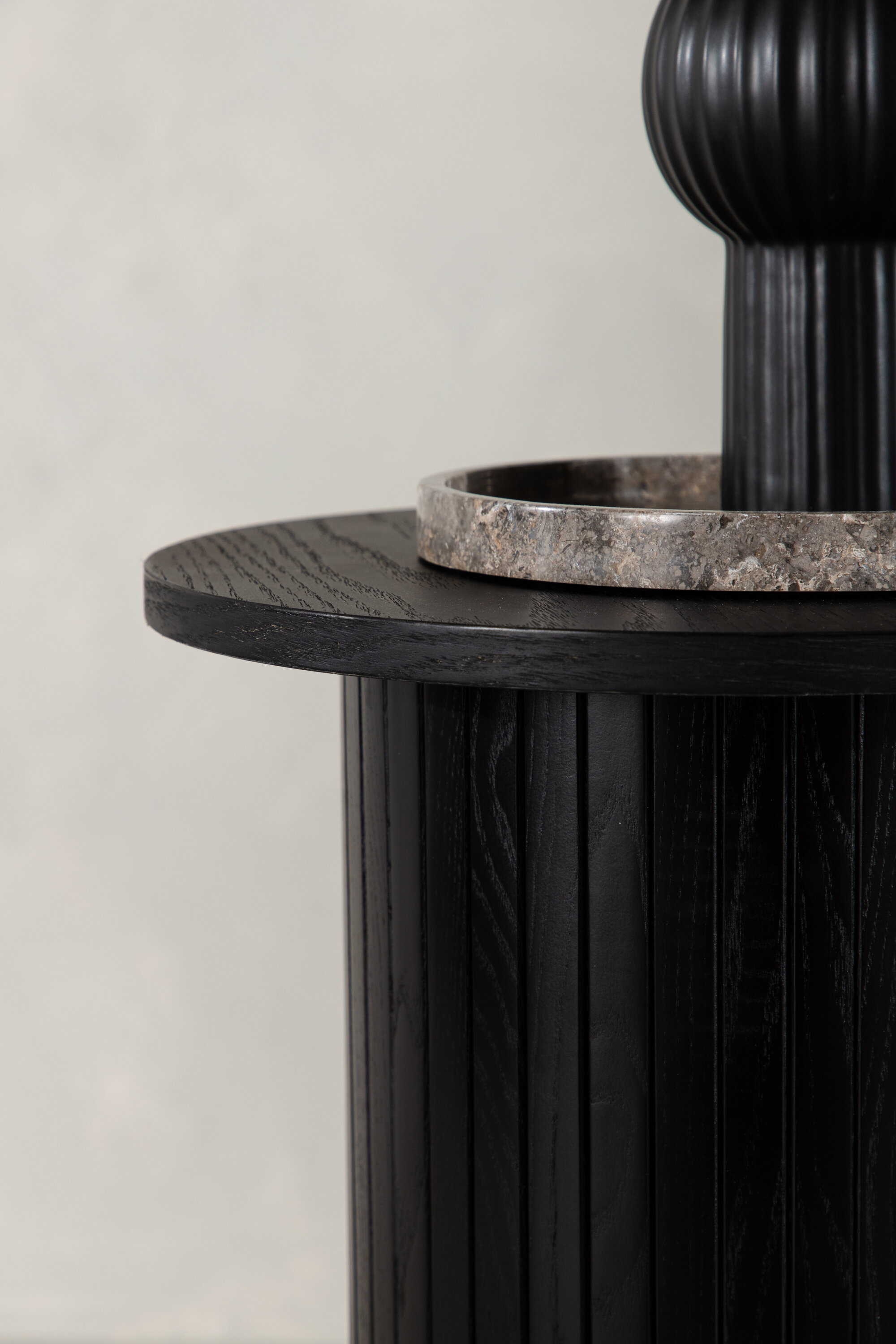 deLOHN Bianca Kisasztal