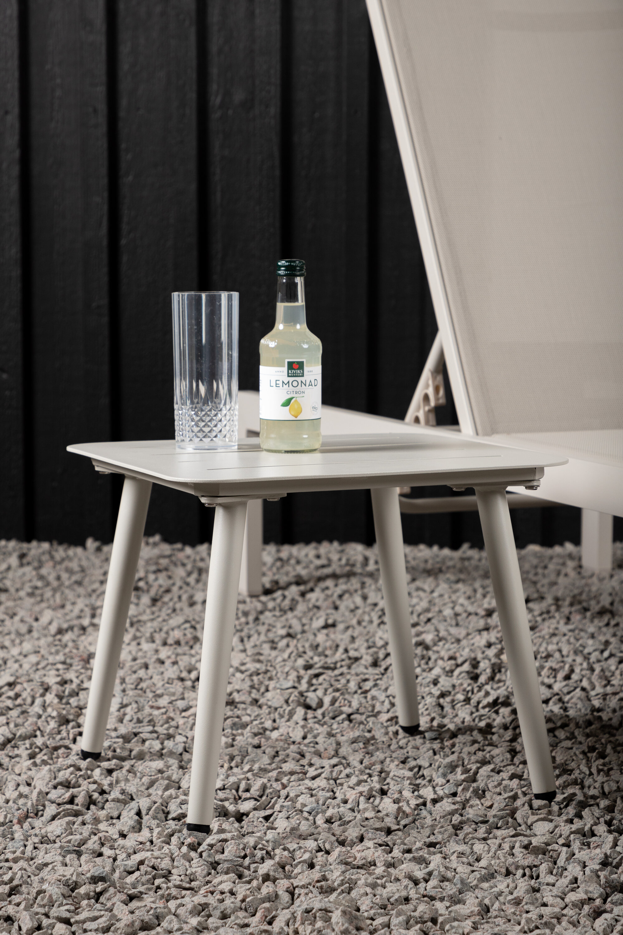 deLOHN Lina Kisasztal