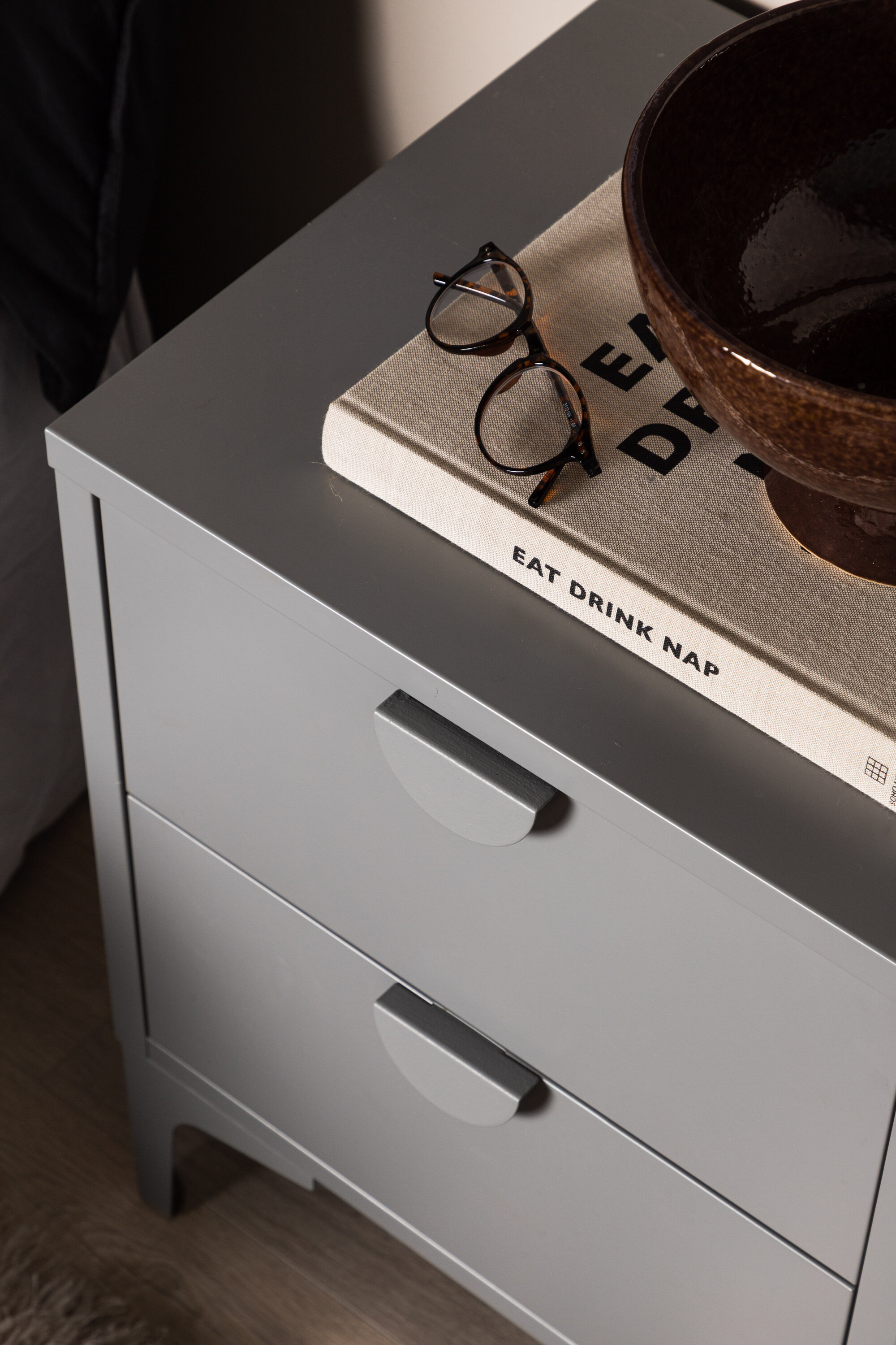 deLOHN Piring Komód