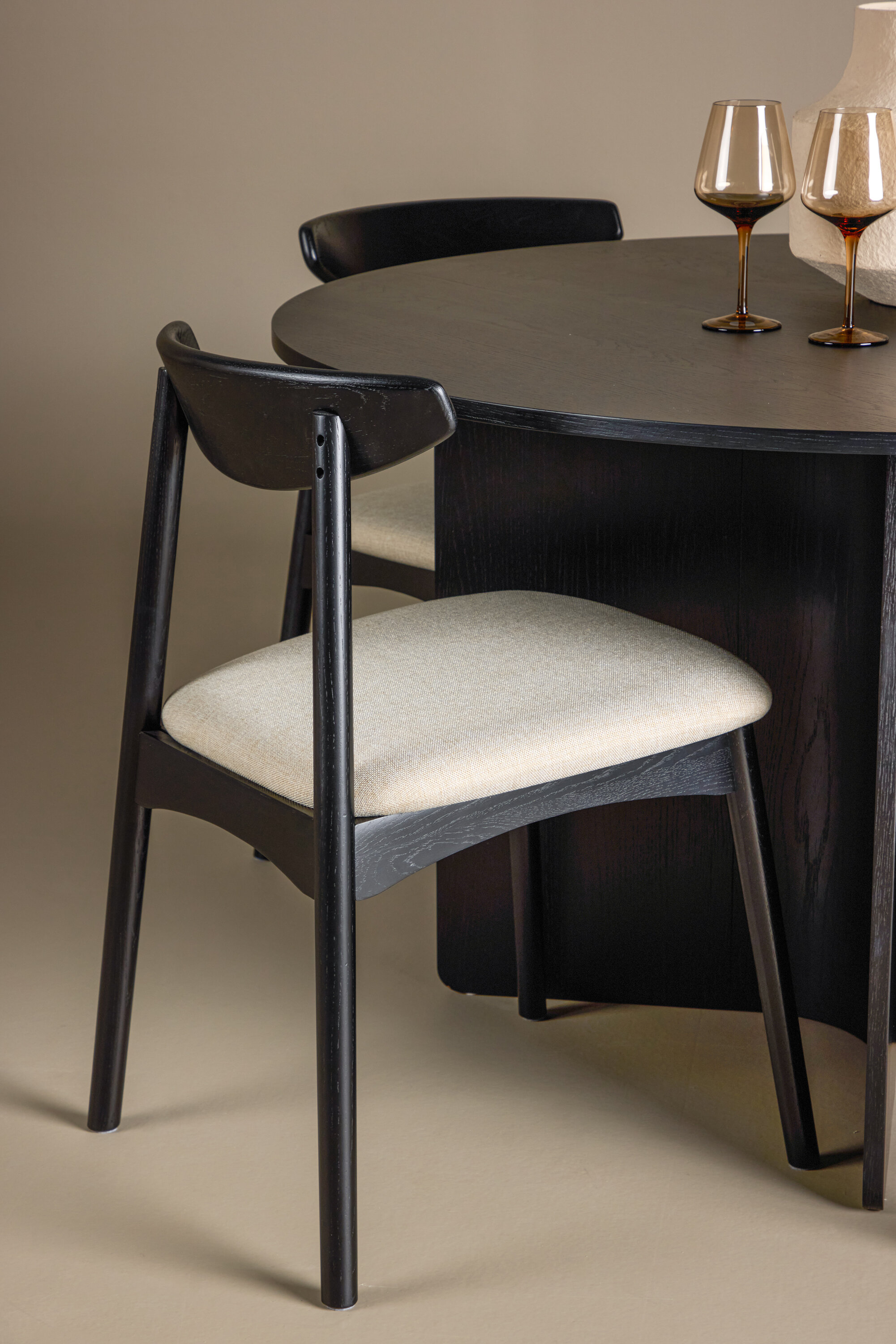 deLOHN Ven, Tyresö Kör alakú étkezőgarnitúra