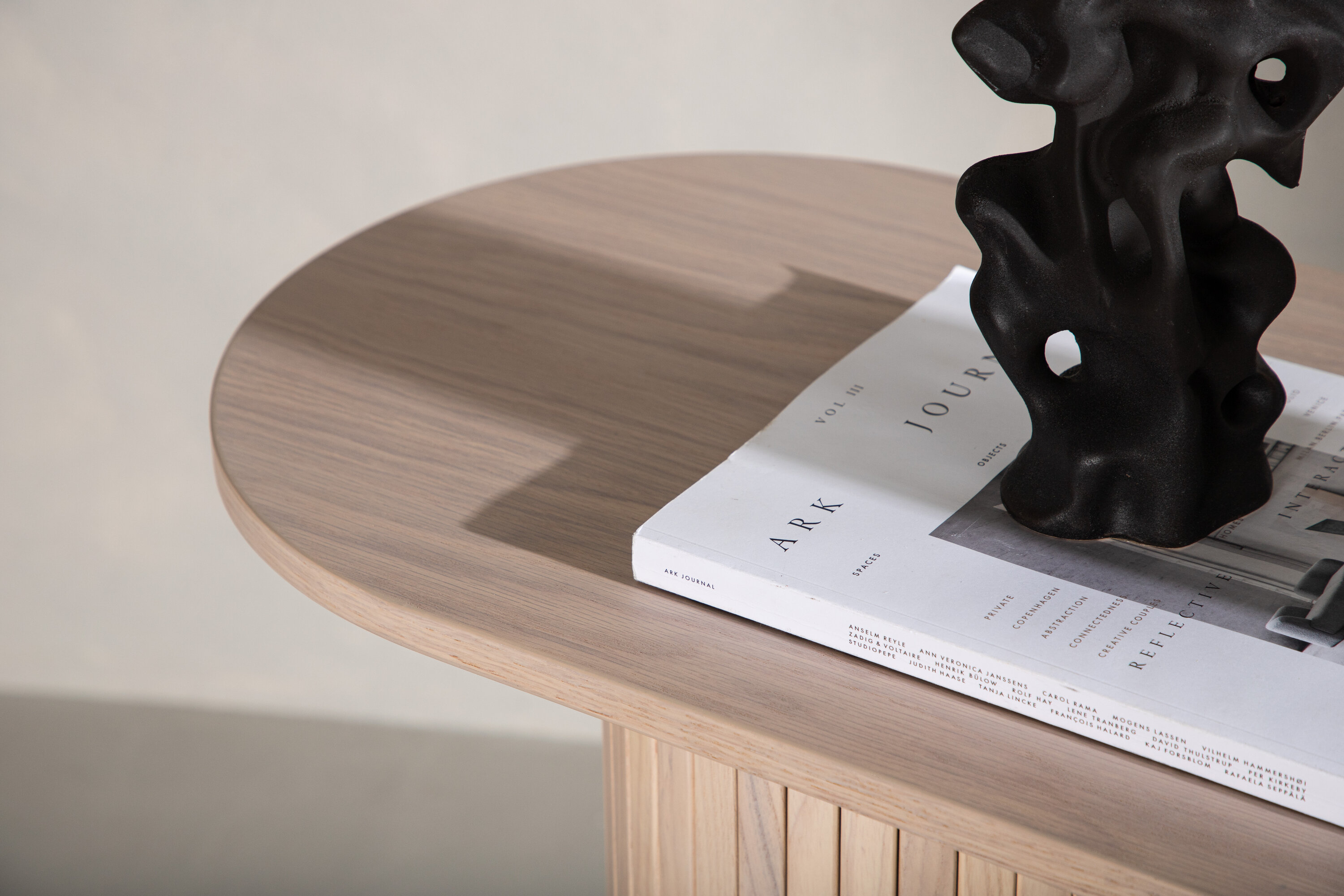 deLOHN Bianca Kisasztal