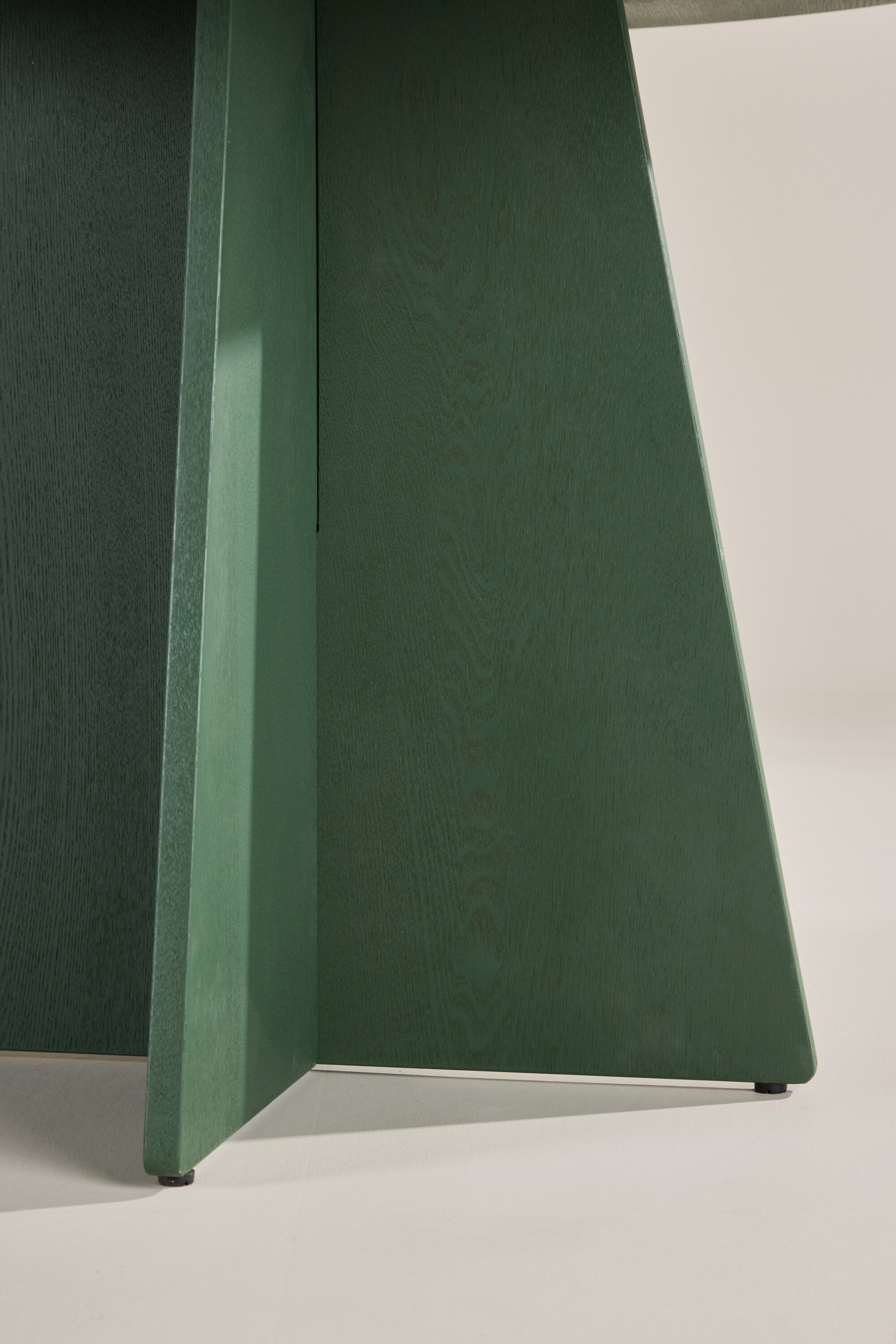 deLOHN Bootcut Kerek étkezőasztal