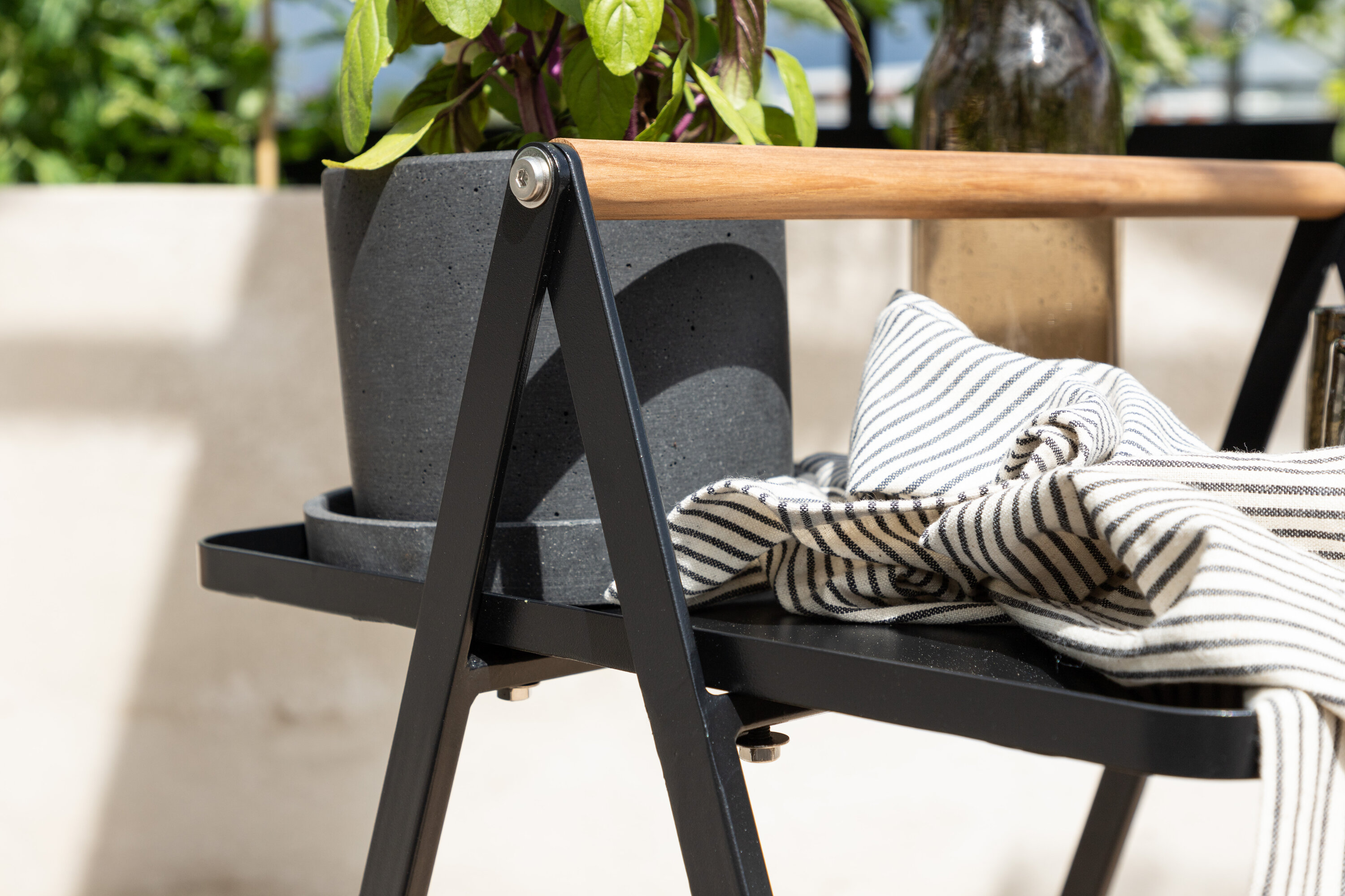 deLOHN Clarin Kisasztal