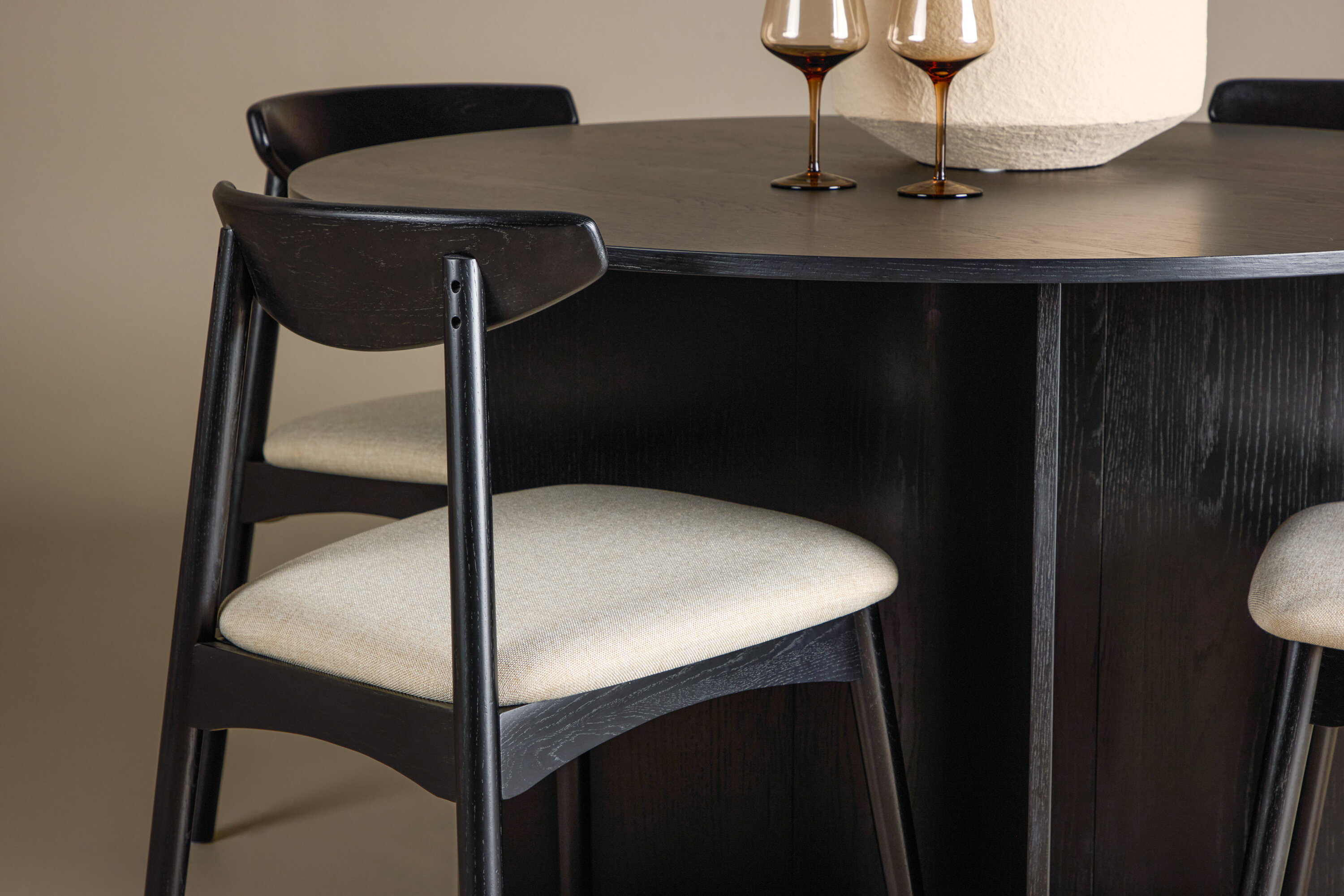 deLOHN Ven, Tyresö Kör alakú étkezőgarnitúra