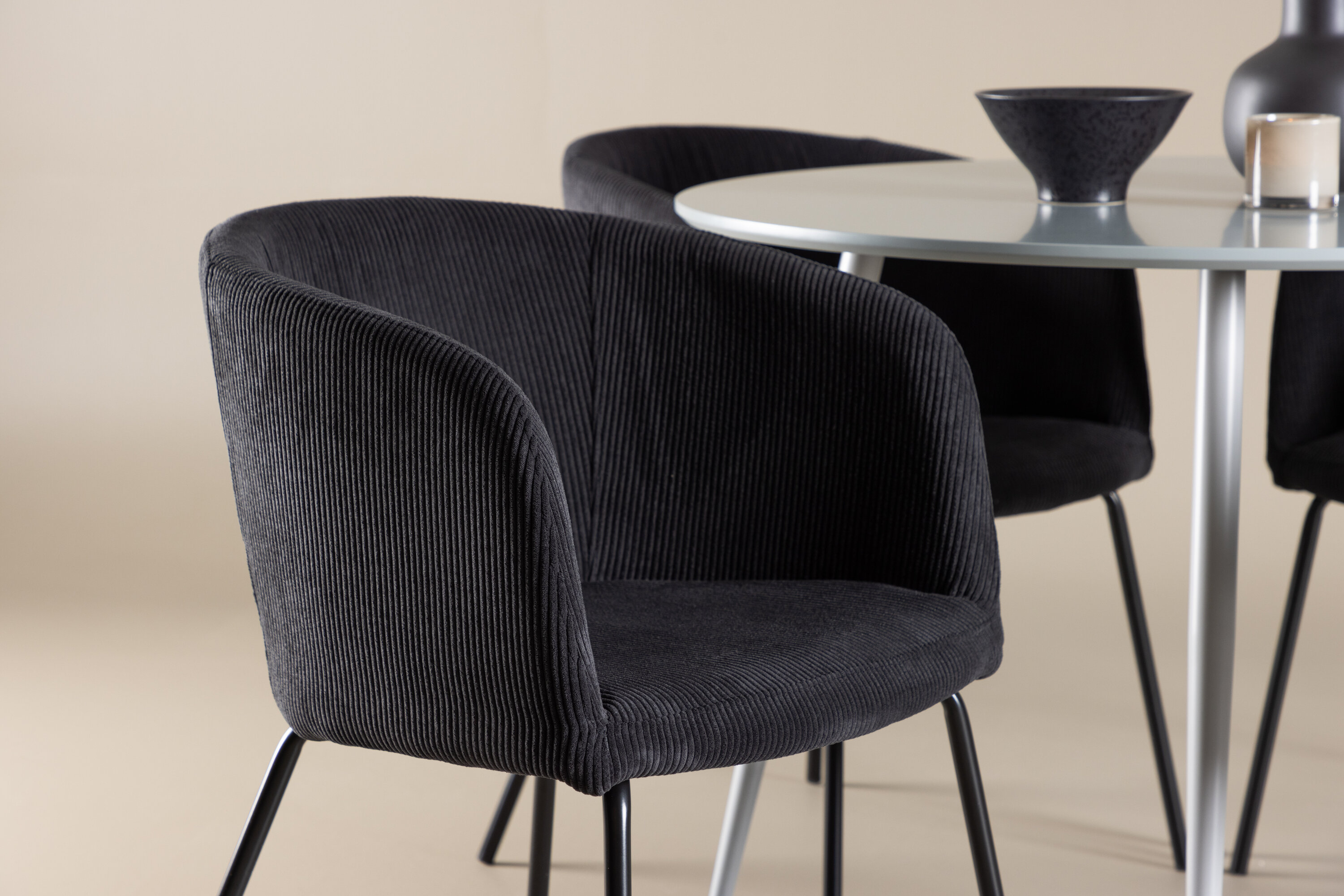 deLOHN Plaza, Berit Kör alakú étkezőgarnitúra