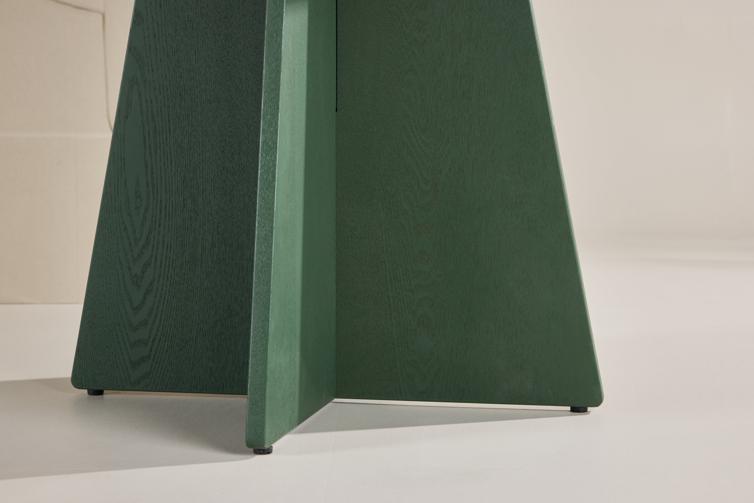 deLOHN Bootcut Kerek étkezőasztal