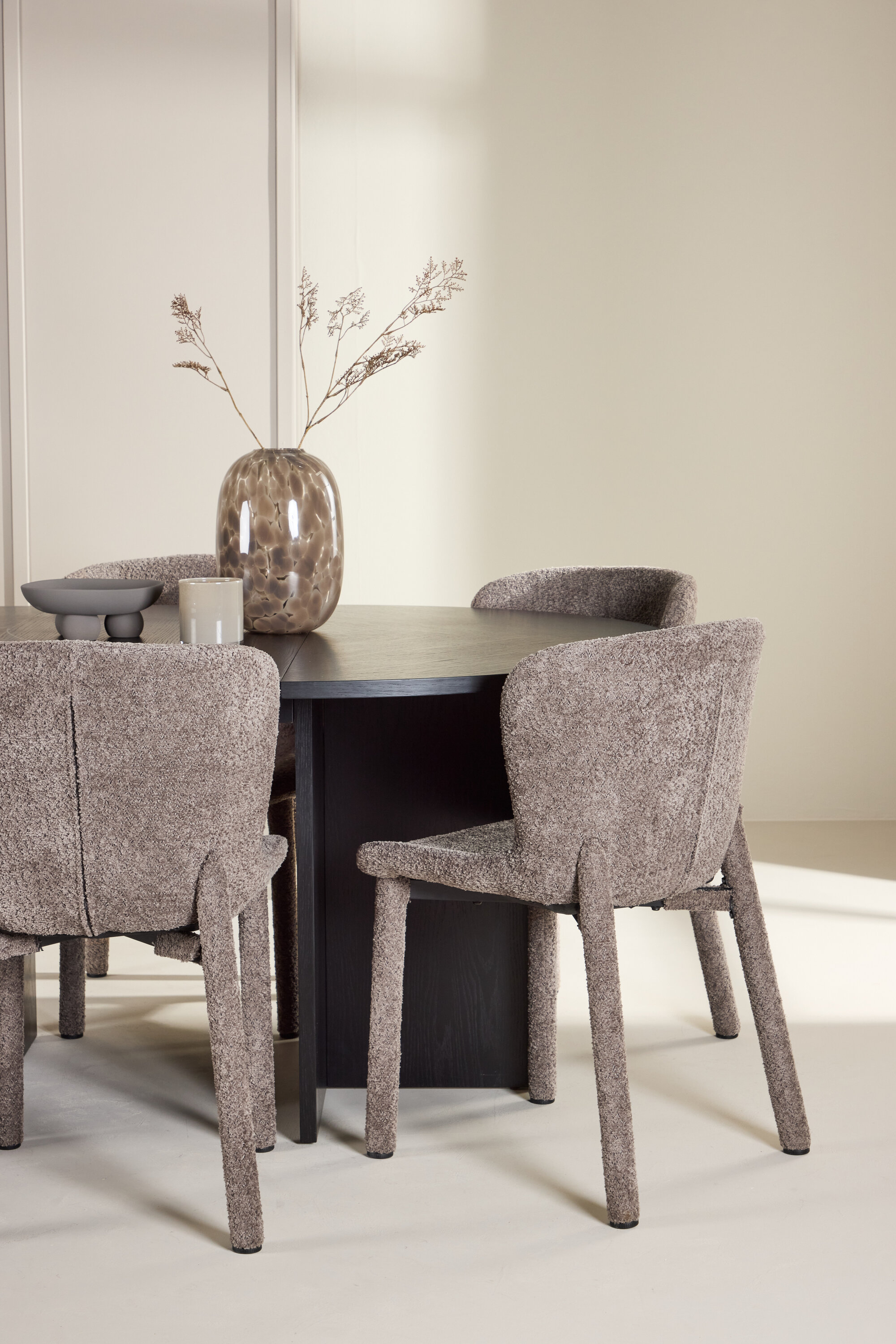 deLOHN Strada, Astoria Ovális étkezőgarnitúra deLOHN Strada, Astoria Ovális étkezőgarnitúra