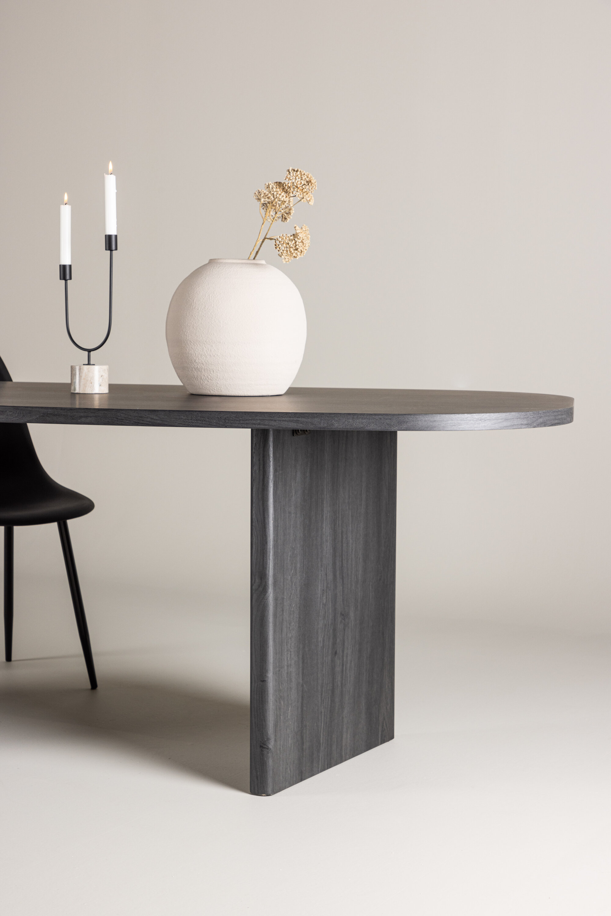 deLOHN Grönvik Ovális étkezőasztal deLOHN Grönvik Ovális étkezőasztal