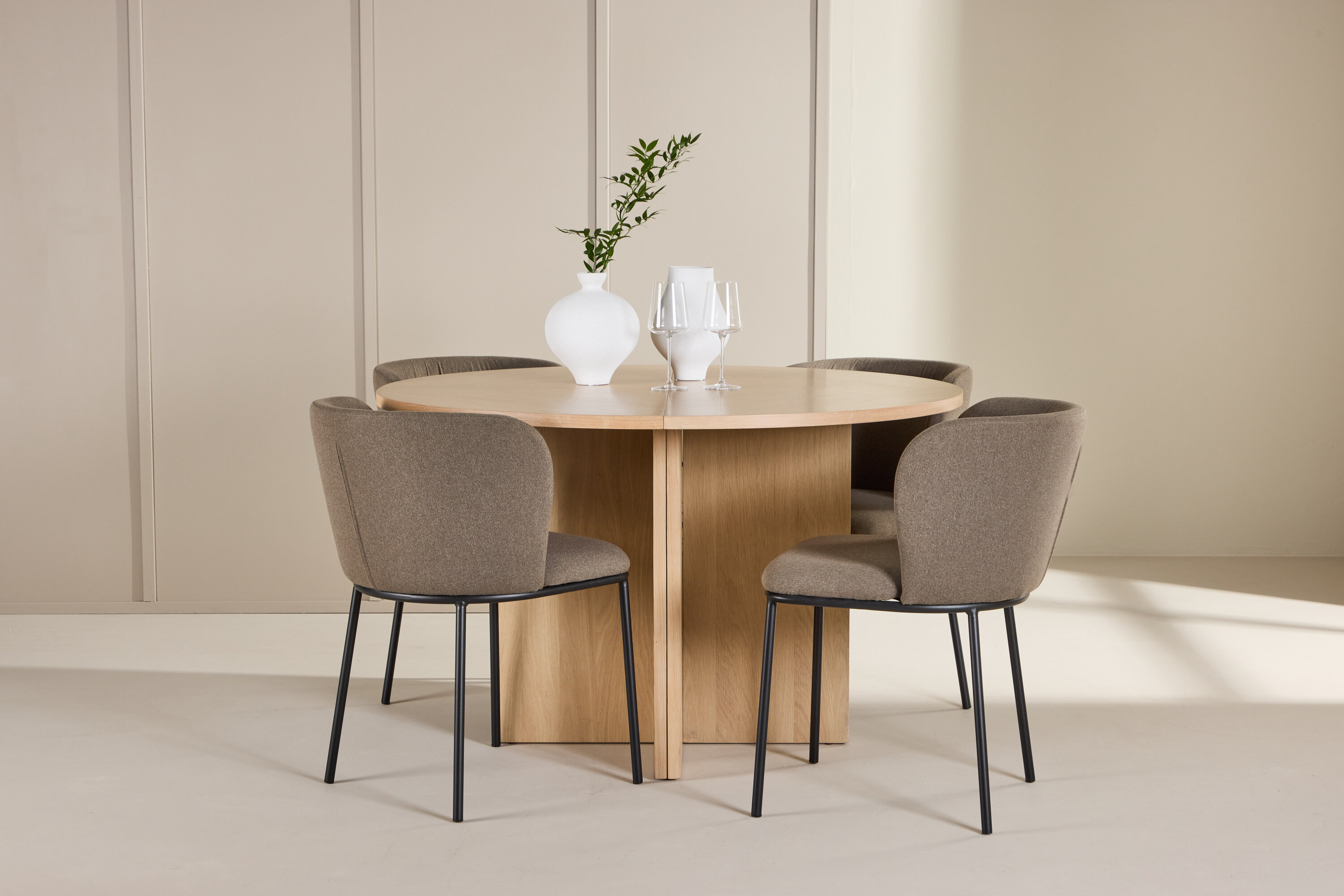 deLOHN Strada, Edina Ovális étkezőgarnitúra deLOHN Strada, Edina Ovális étkezőgarnitúra