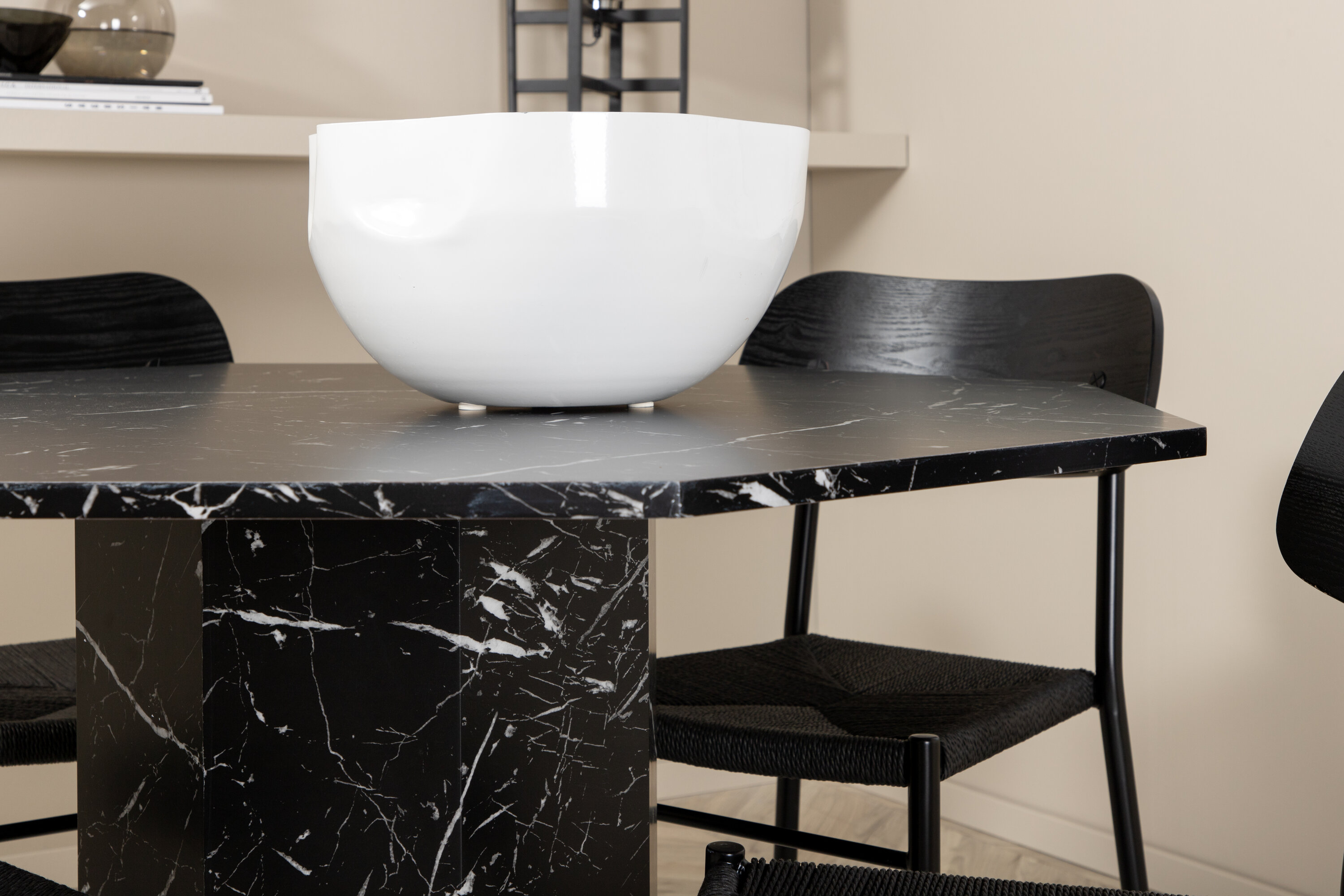 deLOHN Polly, Marbs Kör alakú étkezőgarnitúra