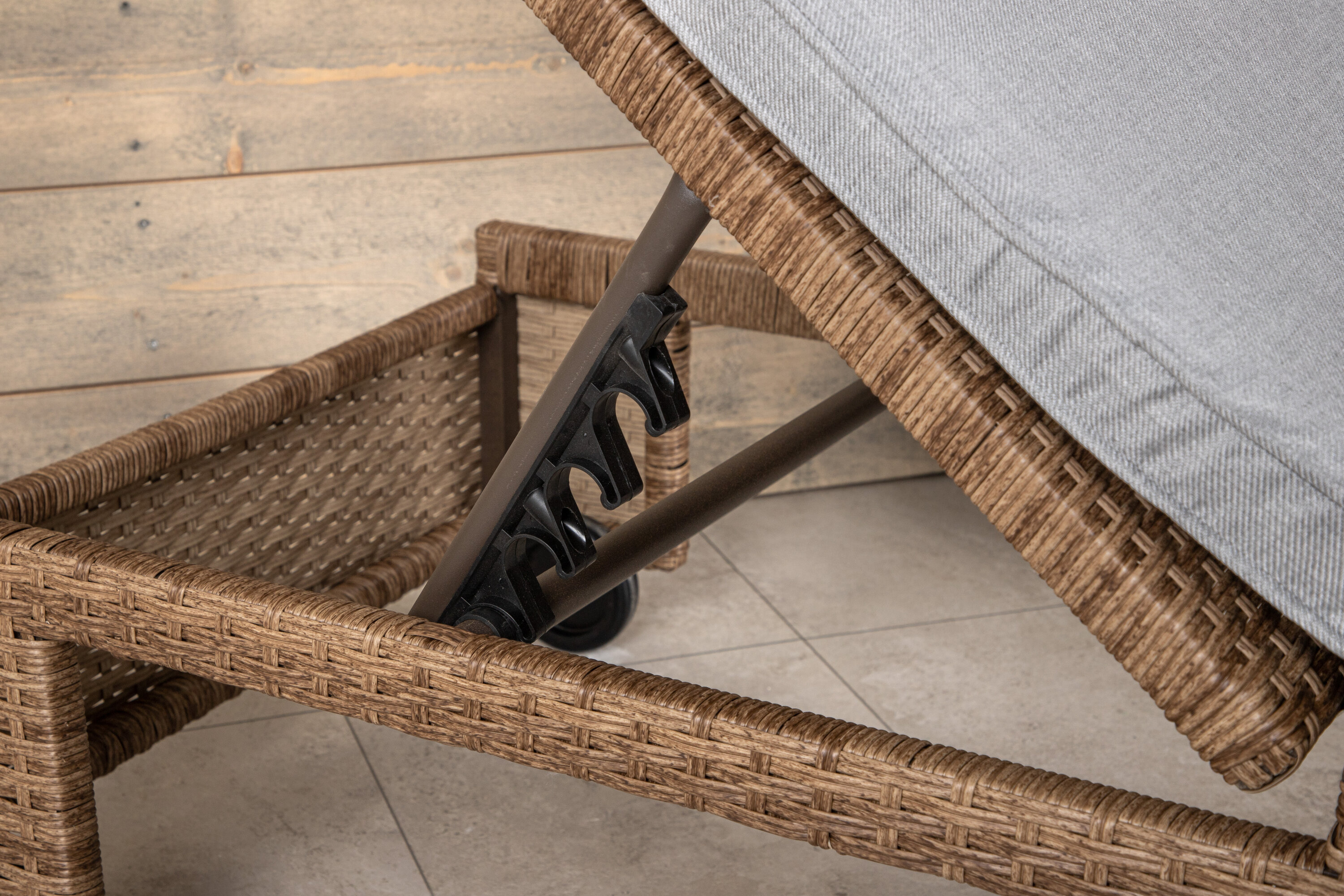 deLOHN London Napozóágy