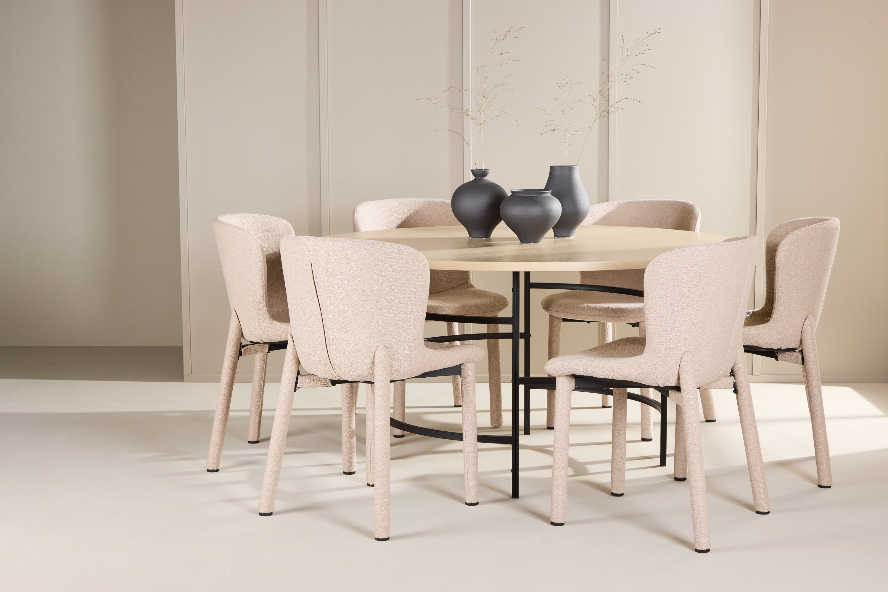 deLOHN Copenhagen, Astoria Kör alakú étkezőgarnitúra deLOHN Copenhagen, Astoria Kör alakú étkezőgarnitúra