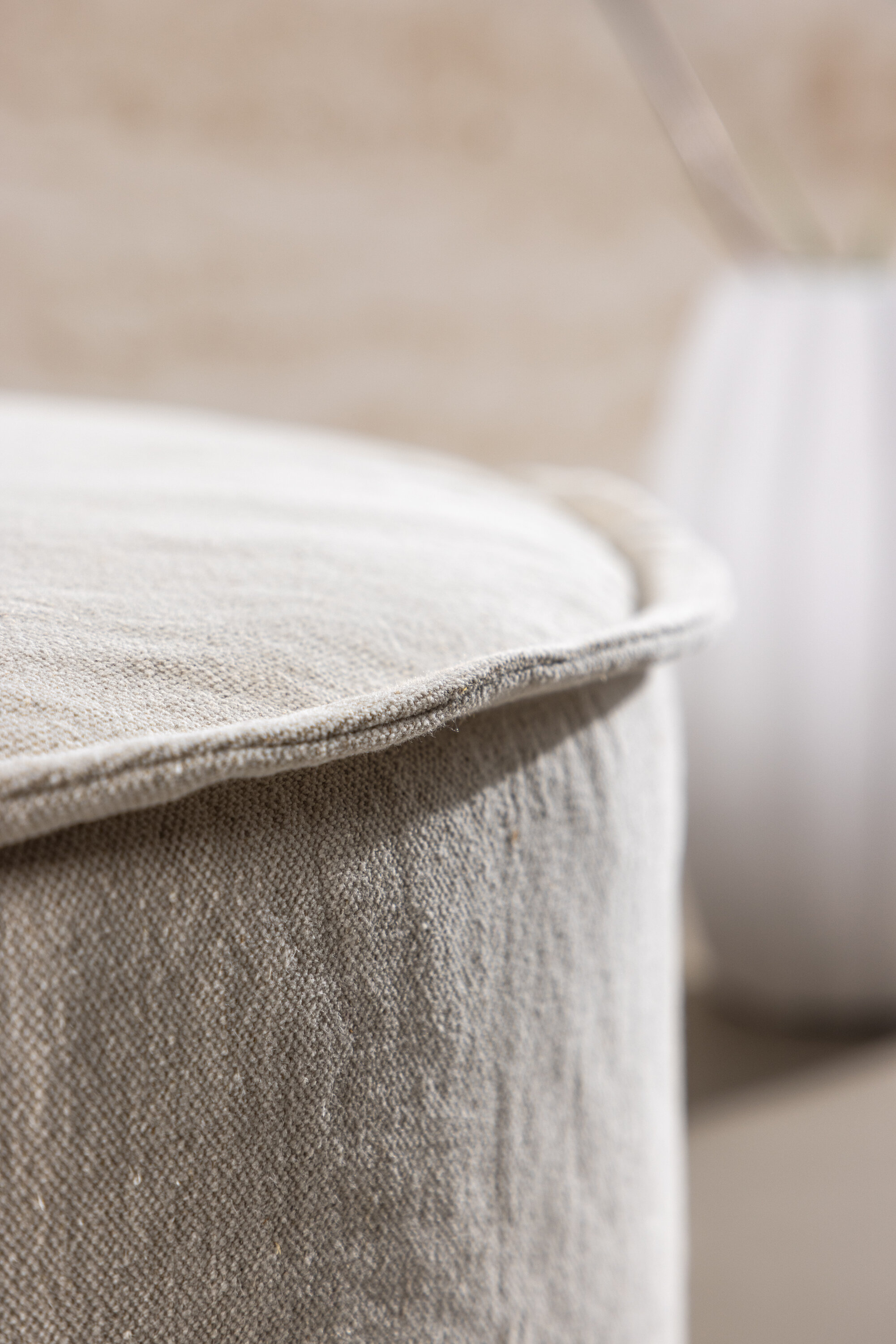 deLOHN Vindö Lábtartós puff