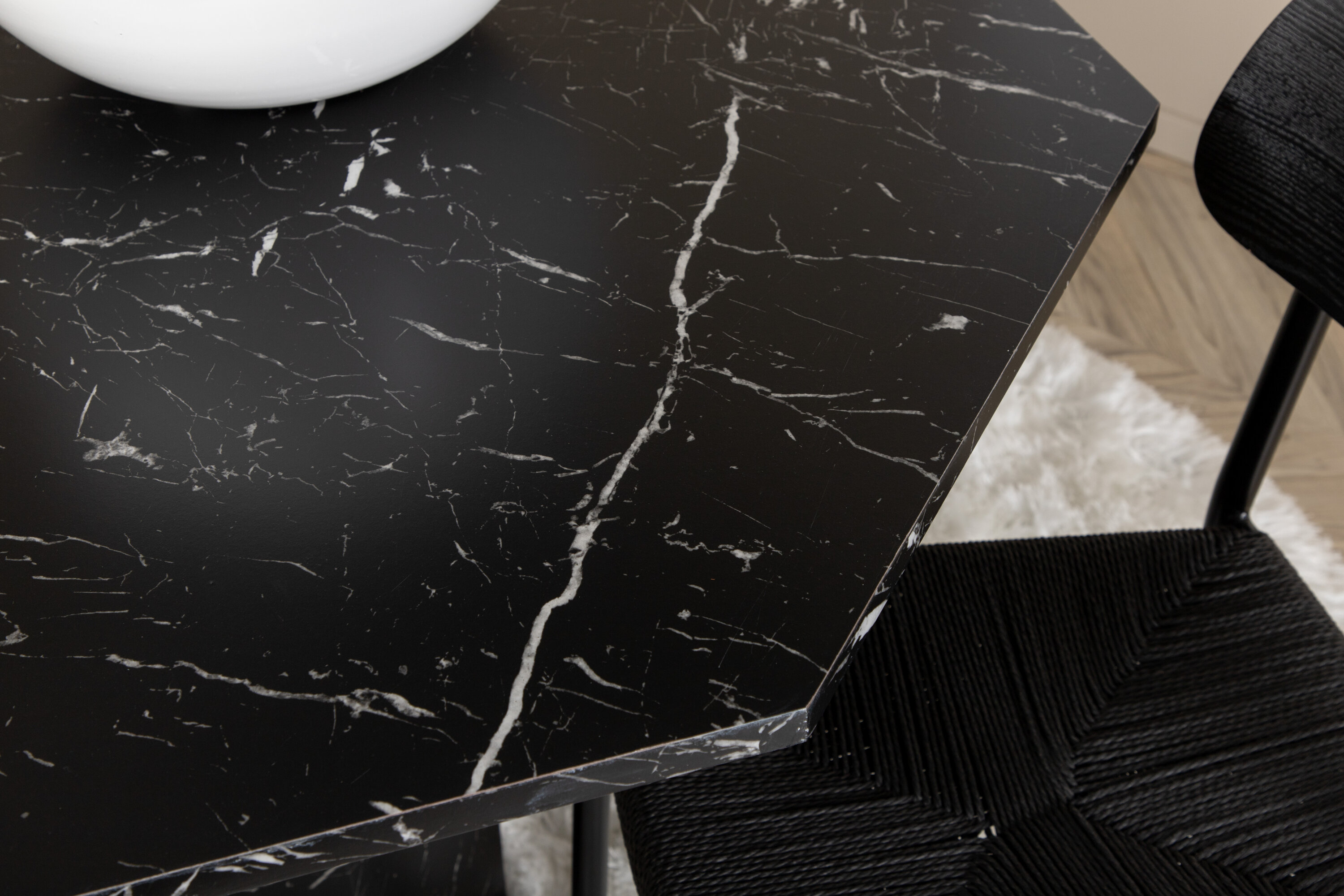 deLOHN Polly, Marbs Kör alakú étkezőgarnitúra