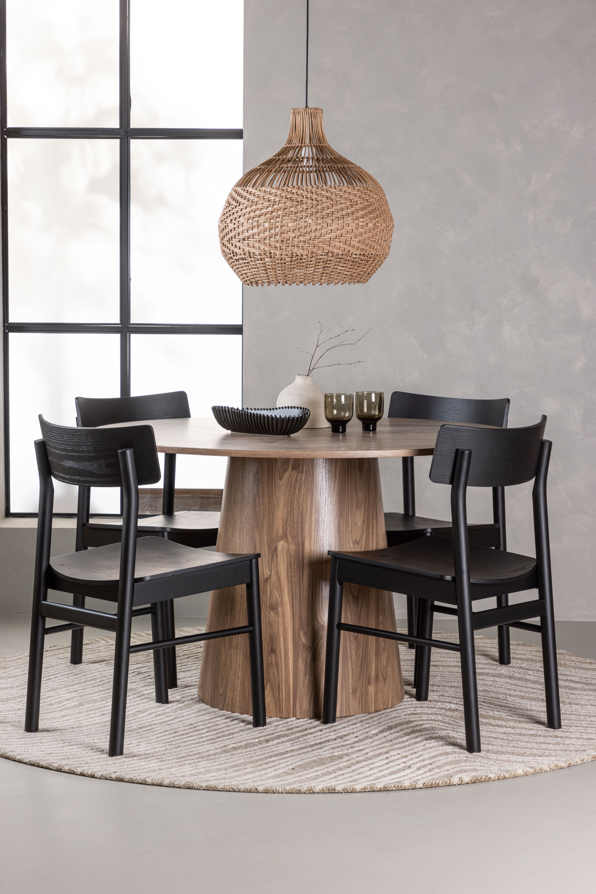 deLOHN Montros Kör alakú étkezőgarnitúra deLOHN Montros Kör alakú étkezőgarnitúra