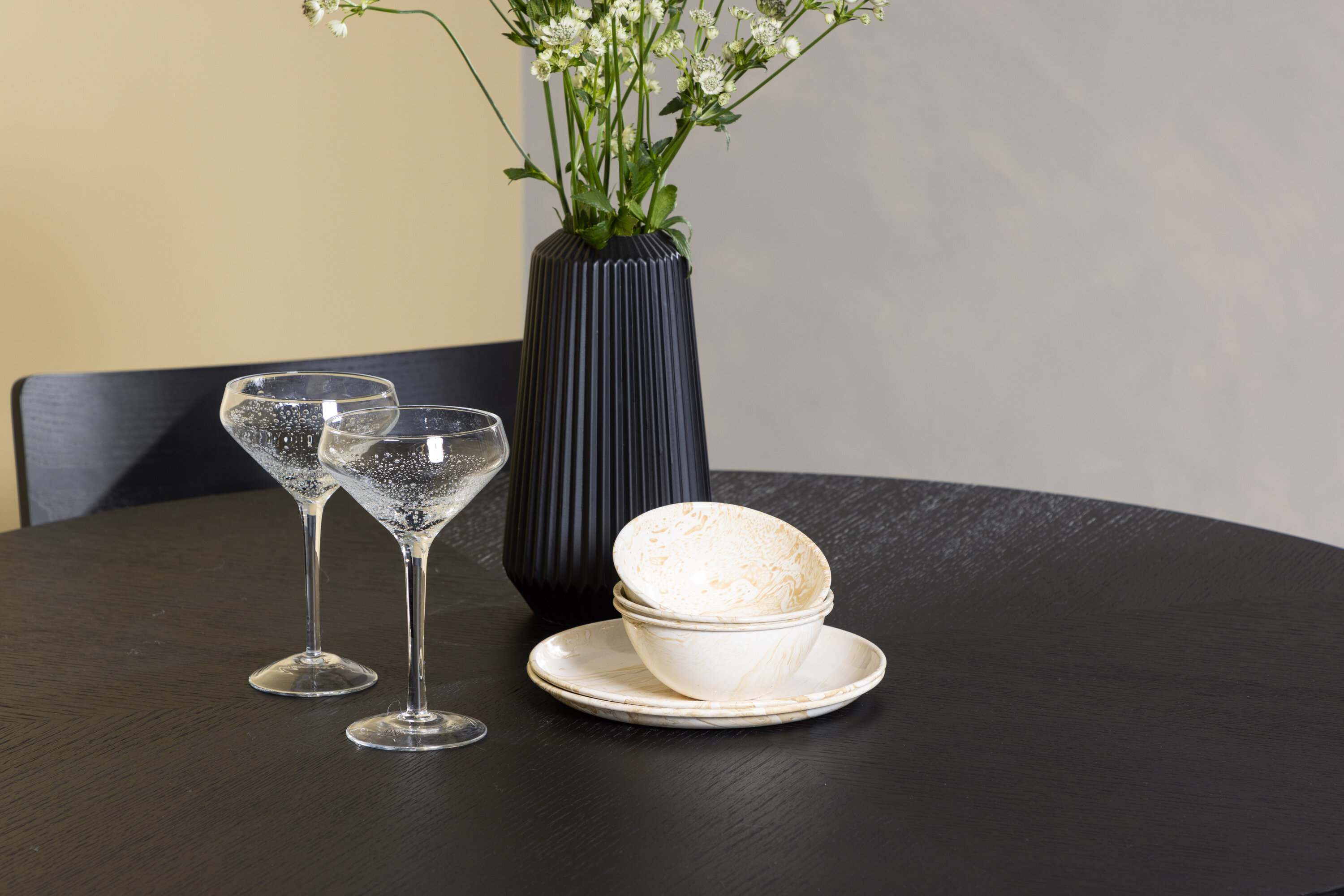 deLOHN Copenhagen, Montros Kör alakú étkezőgarnitúra