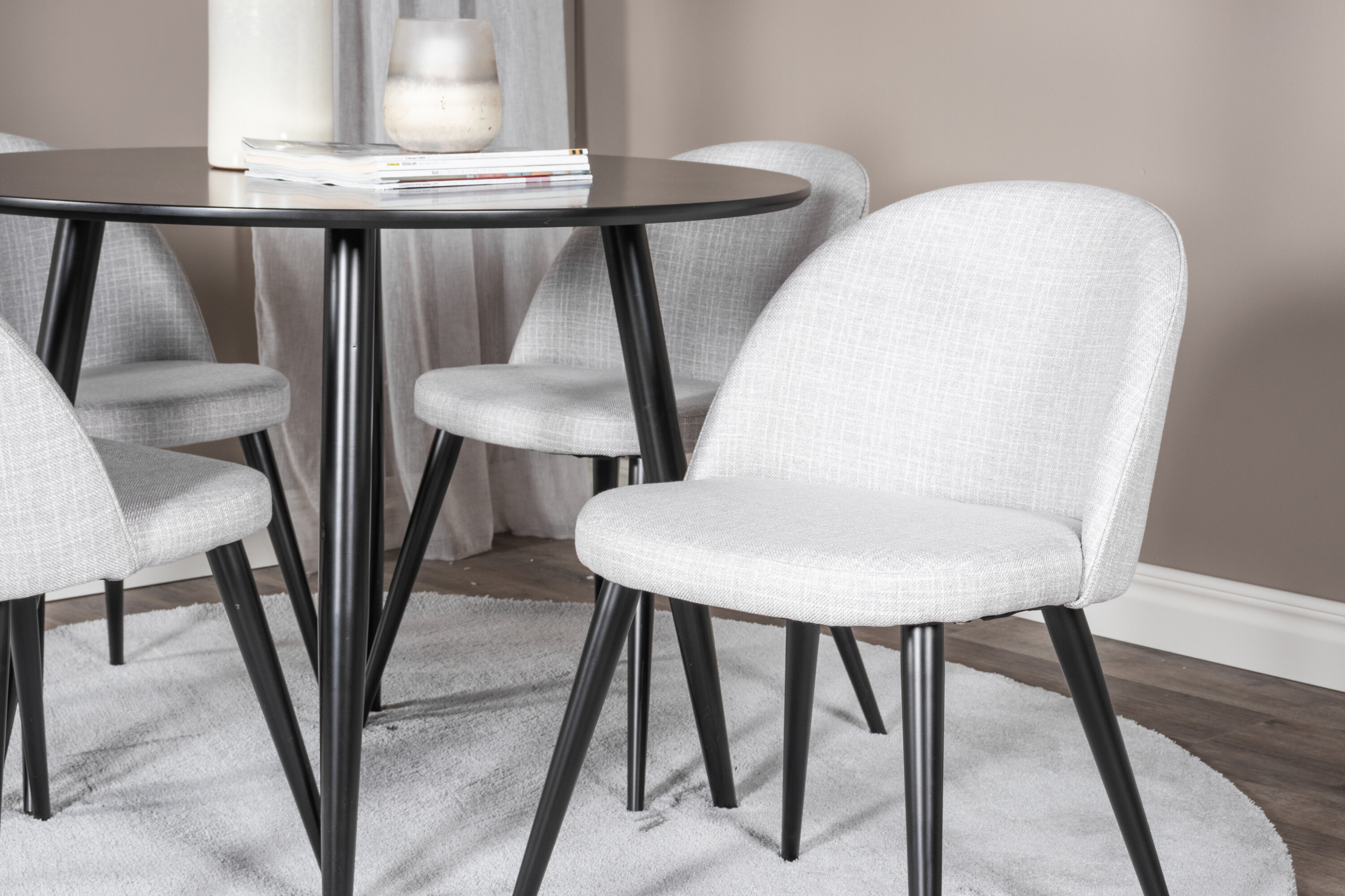 deLOHN Velvet, Plaza Kör alakú étkezőgarnitúra