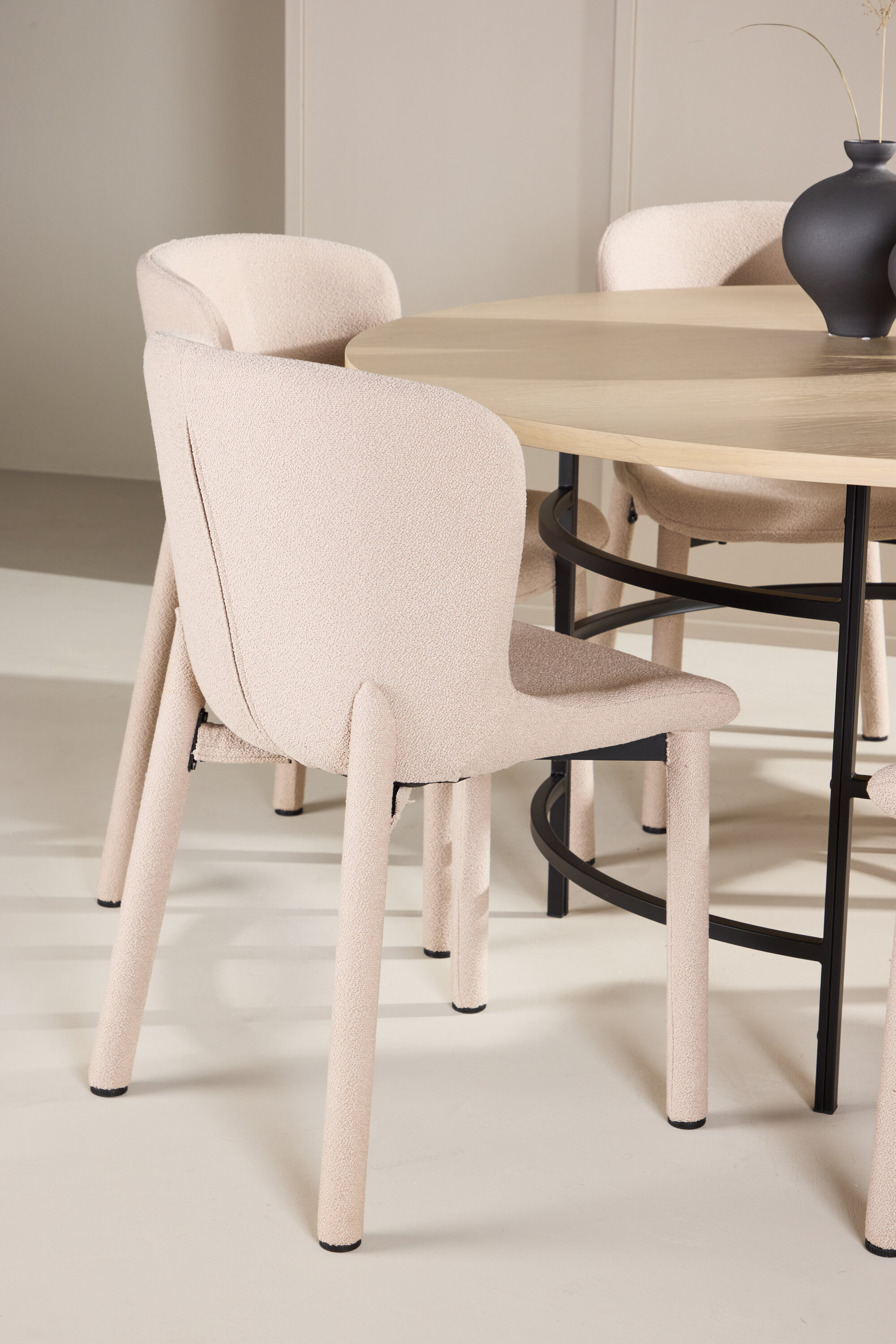 deLOHN Copenhagen, Astoria Kör alakú étkezőgarnitúra deLOHN Copenhagen, Astoria Kör alakú étkezőgarnitúra