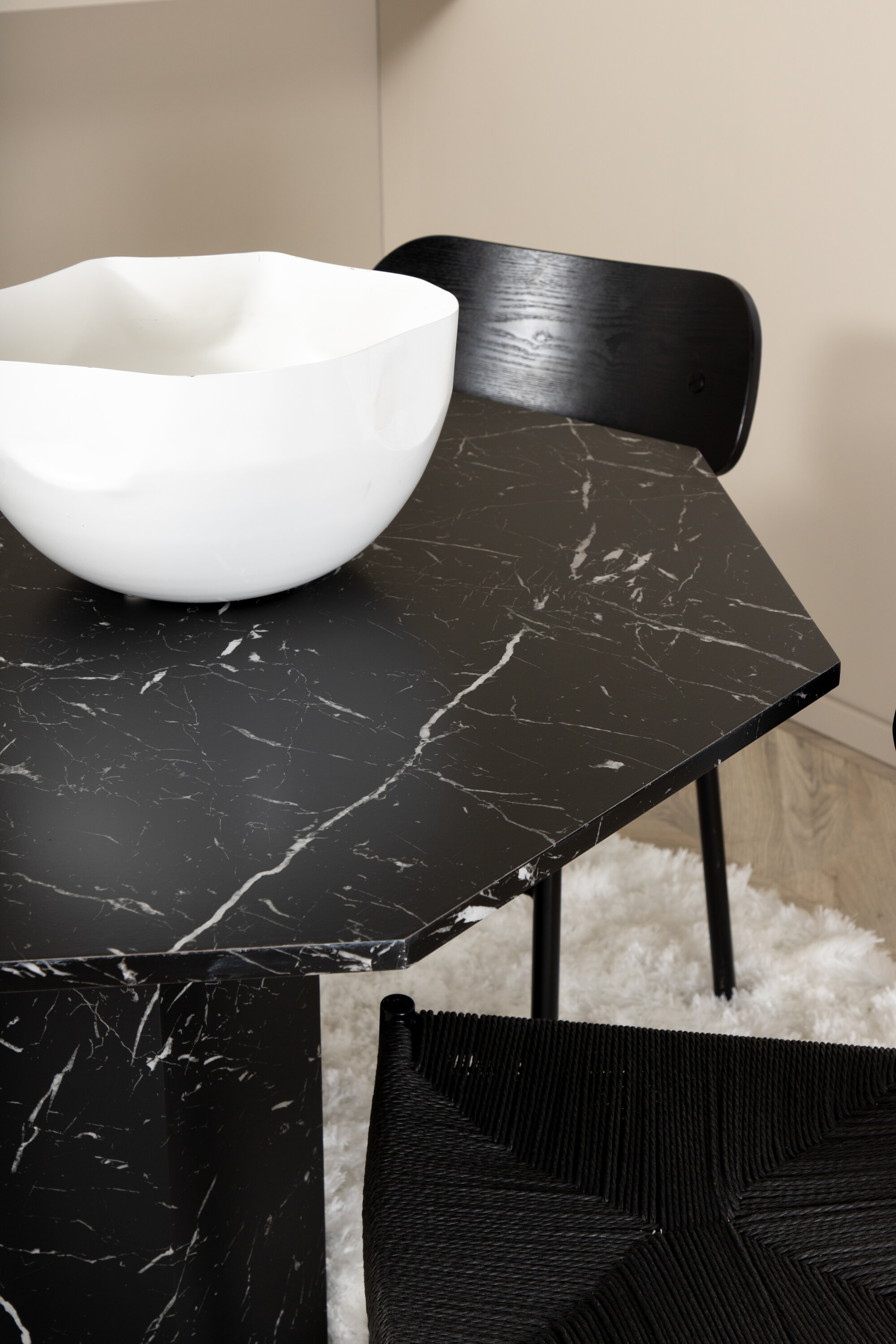 deLOHN Polly, Marbs Kör alakú étkezőgarnitúra