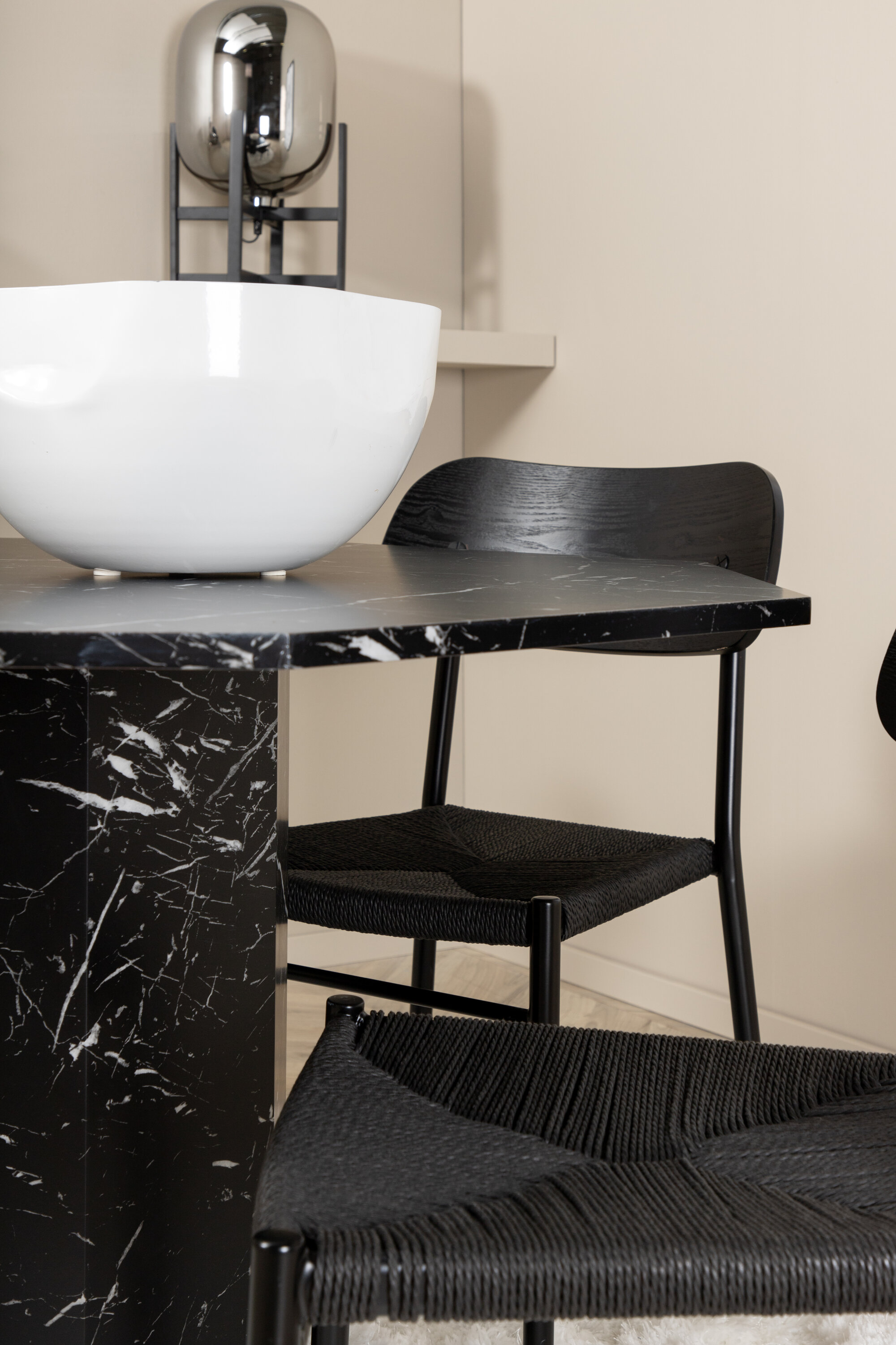 deLOHN Polly, Marbs Kör alakú étkezőgarnitúra